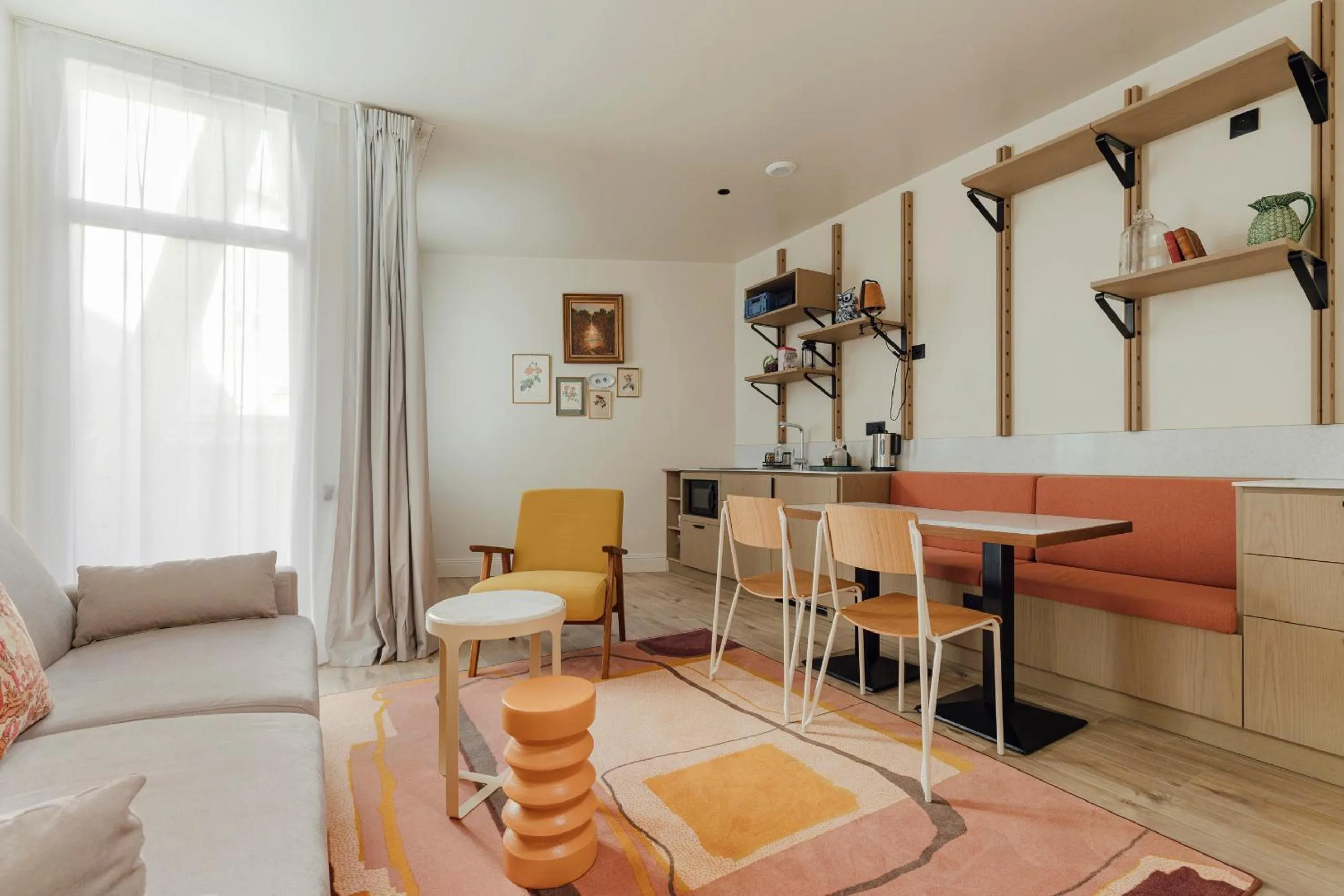 Living room in Hôtel Préfecture - Entrée autonome, réception en ligne - Encore Mieux