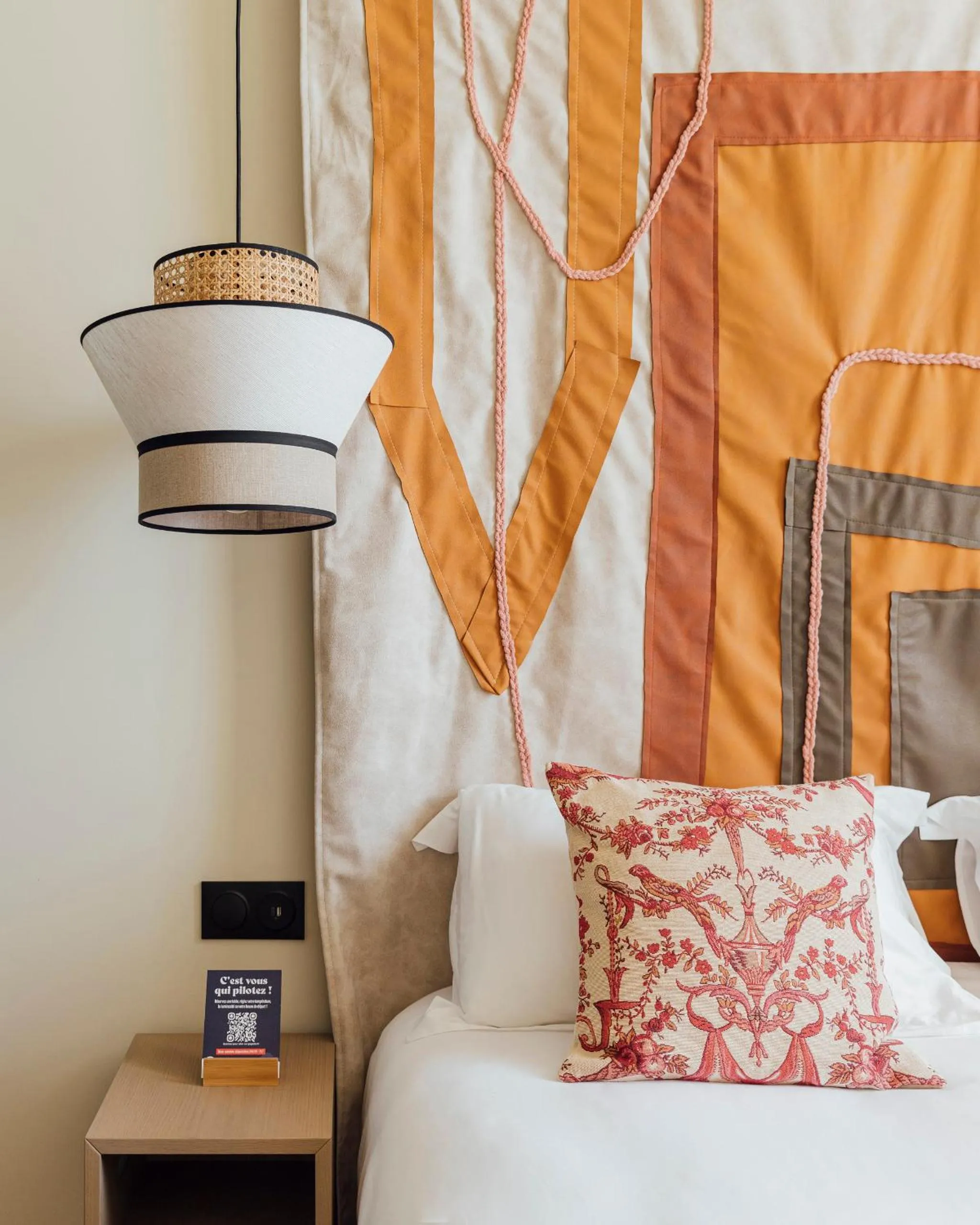 Bedroom, Bed in Hôtel Préfecture - Entrée autonome, réception en ligne - Encore Mieux