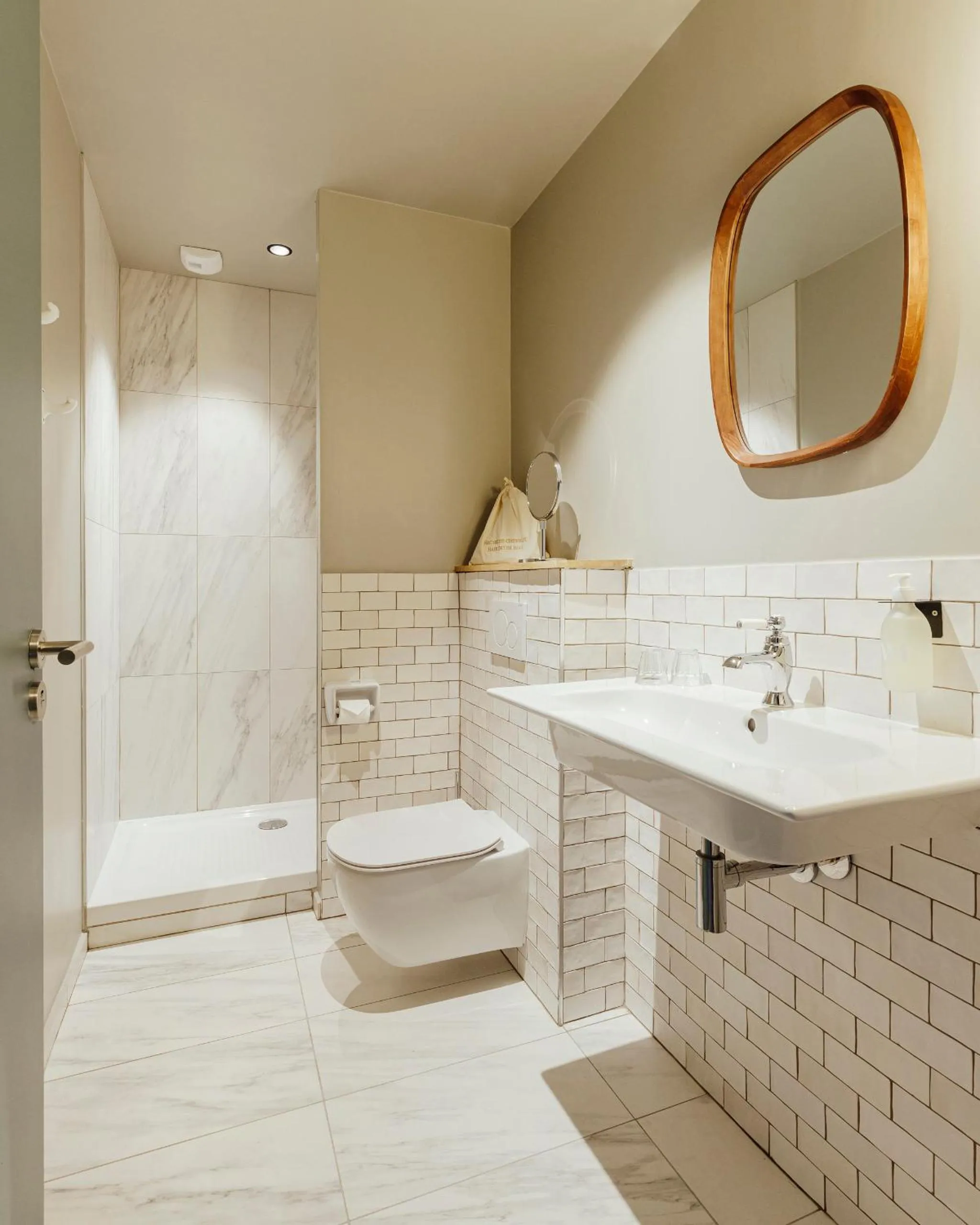 Shower in Hôtel Préfecture - Entrée autonome, réception en ligne - Encore Mieux