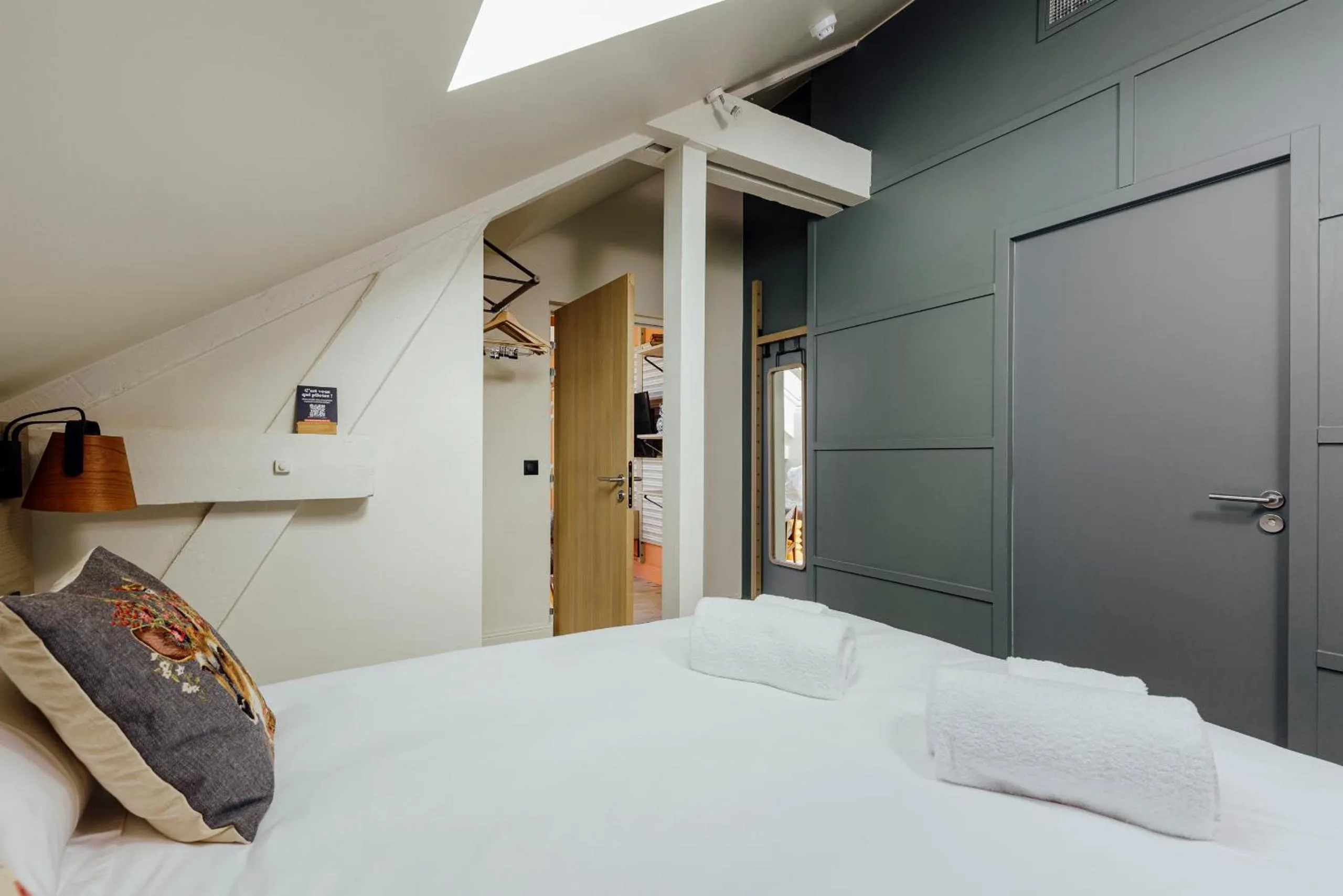 Bed in Hôtel Préfecture - Entrée autonome, réception en ligne - Encore Mieux