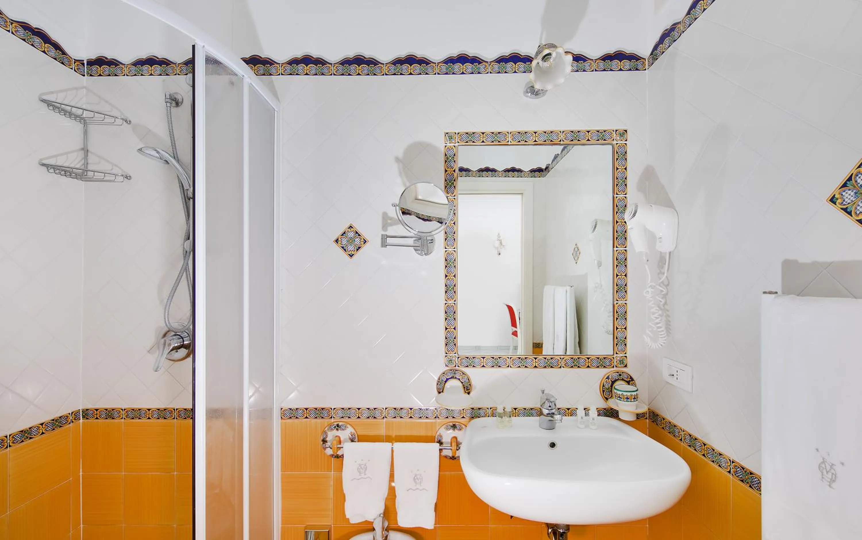 Shower in Hotel Onda Verde