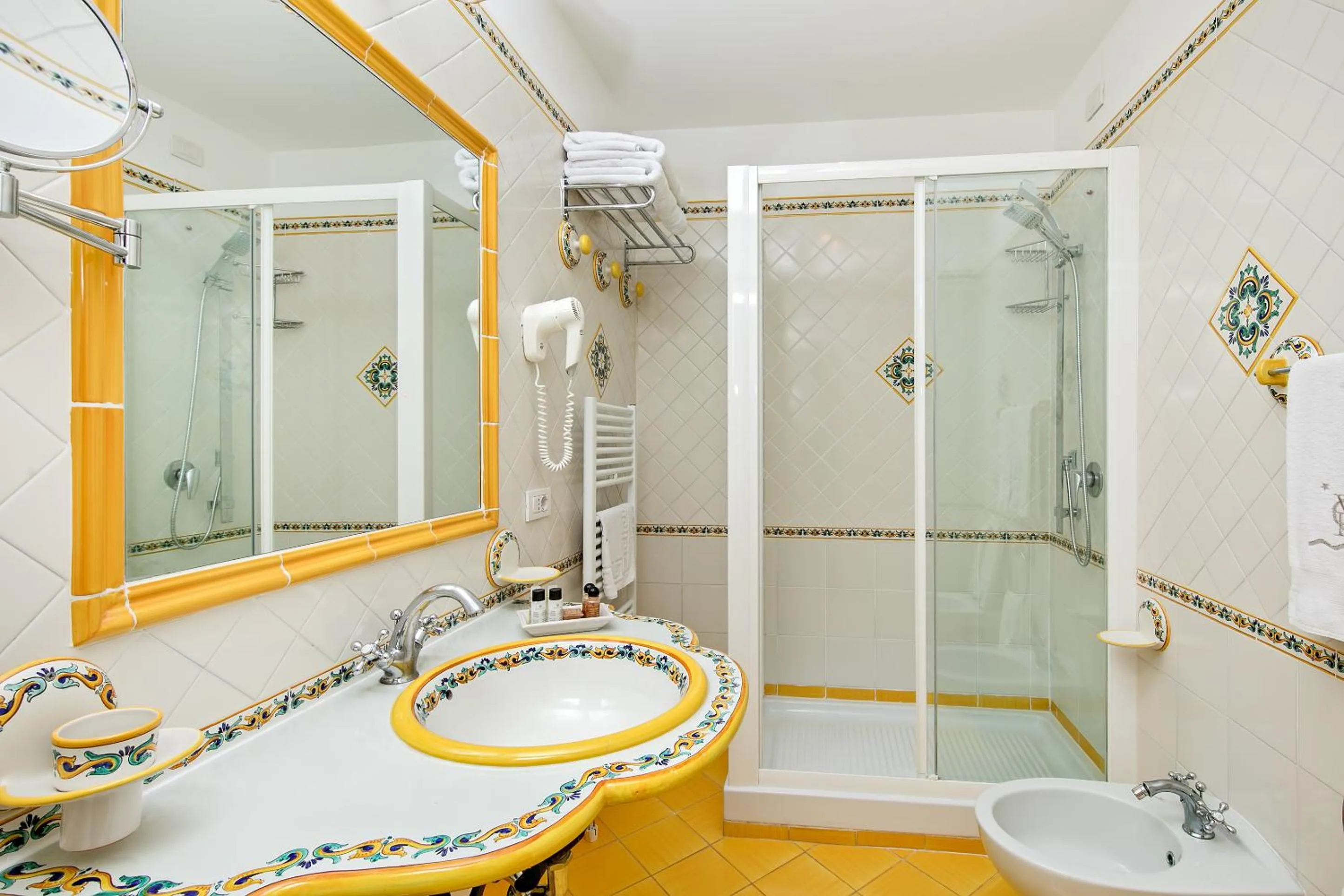 Bathroom in Hotel Onda Verde