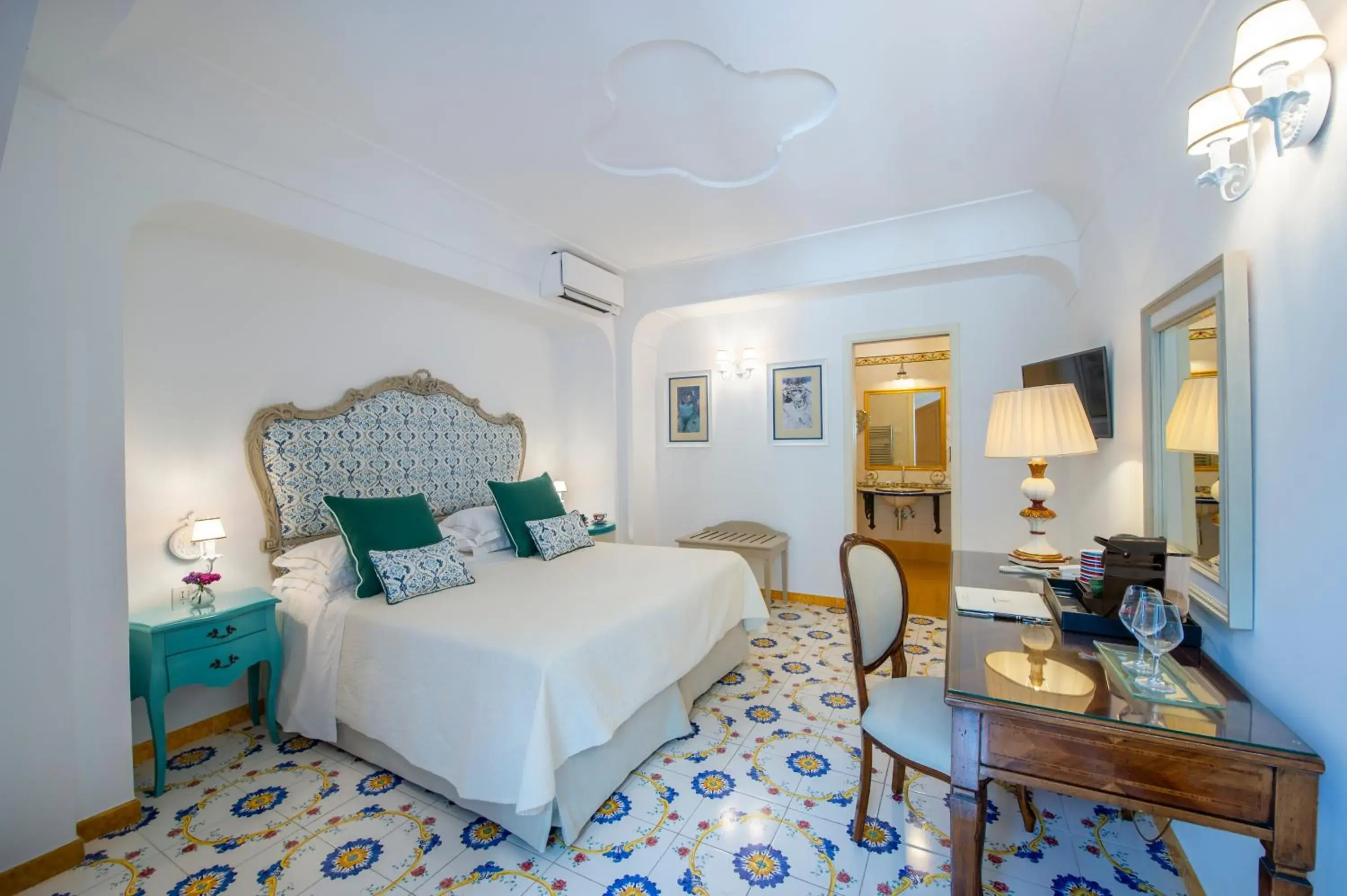 Superior Double Room with Balcony and Sea View in Hotel Onda Verde Superior Double Room with Balcony and Sea View in Hotel Onda Verde