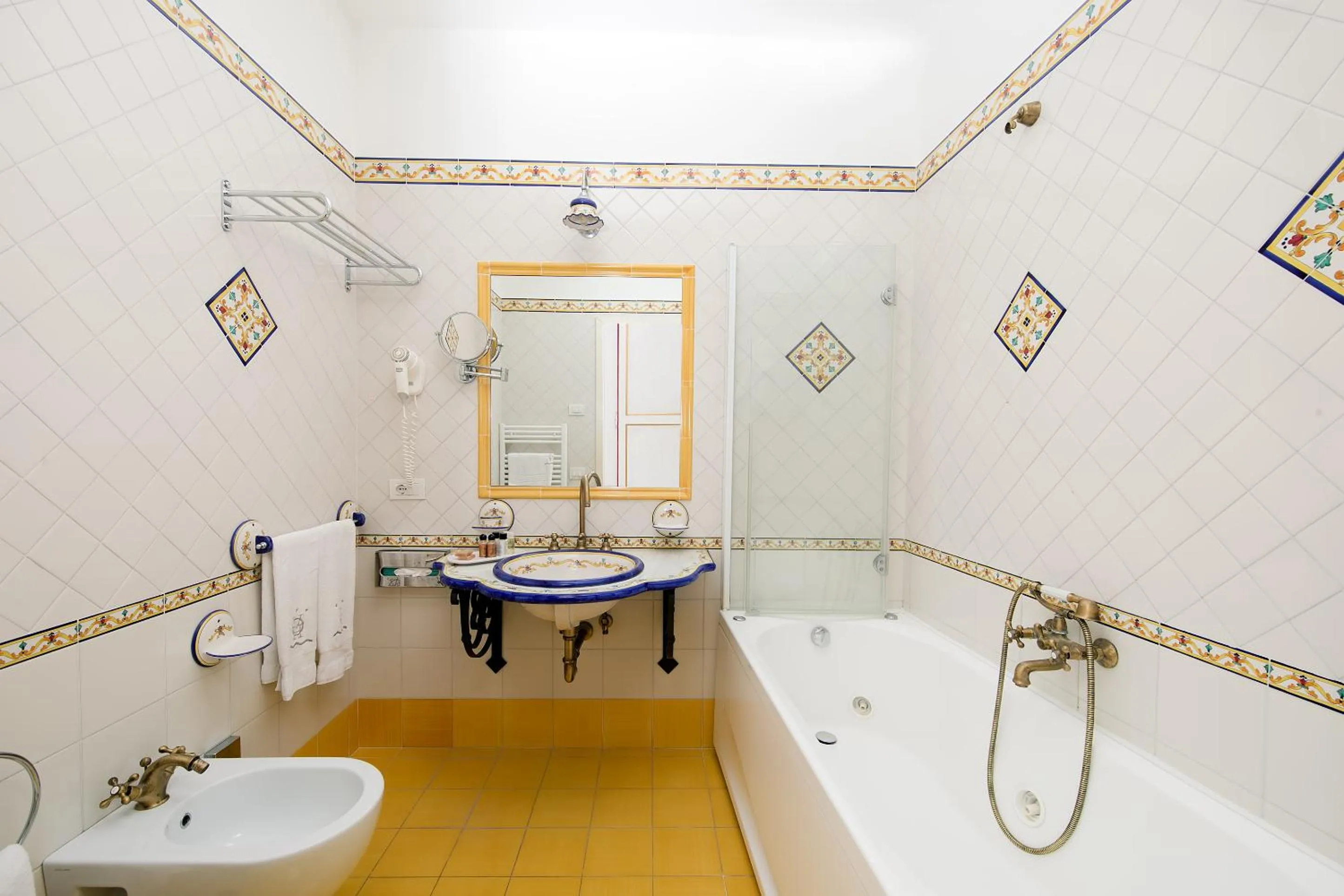 Bathroom in Hotel Onda Verde
