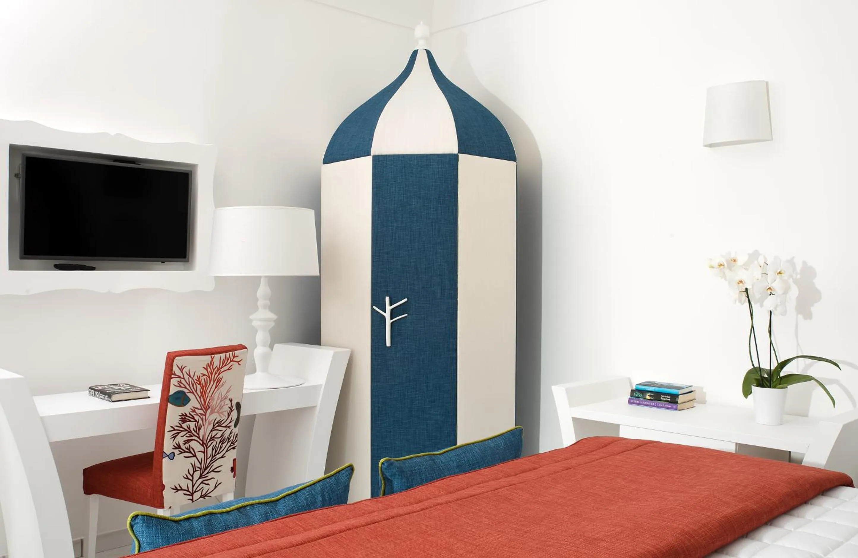 Decorative detail, Bed in Hotel Onda Verde