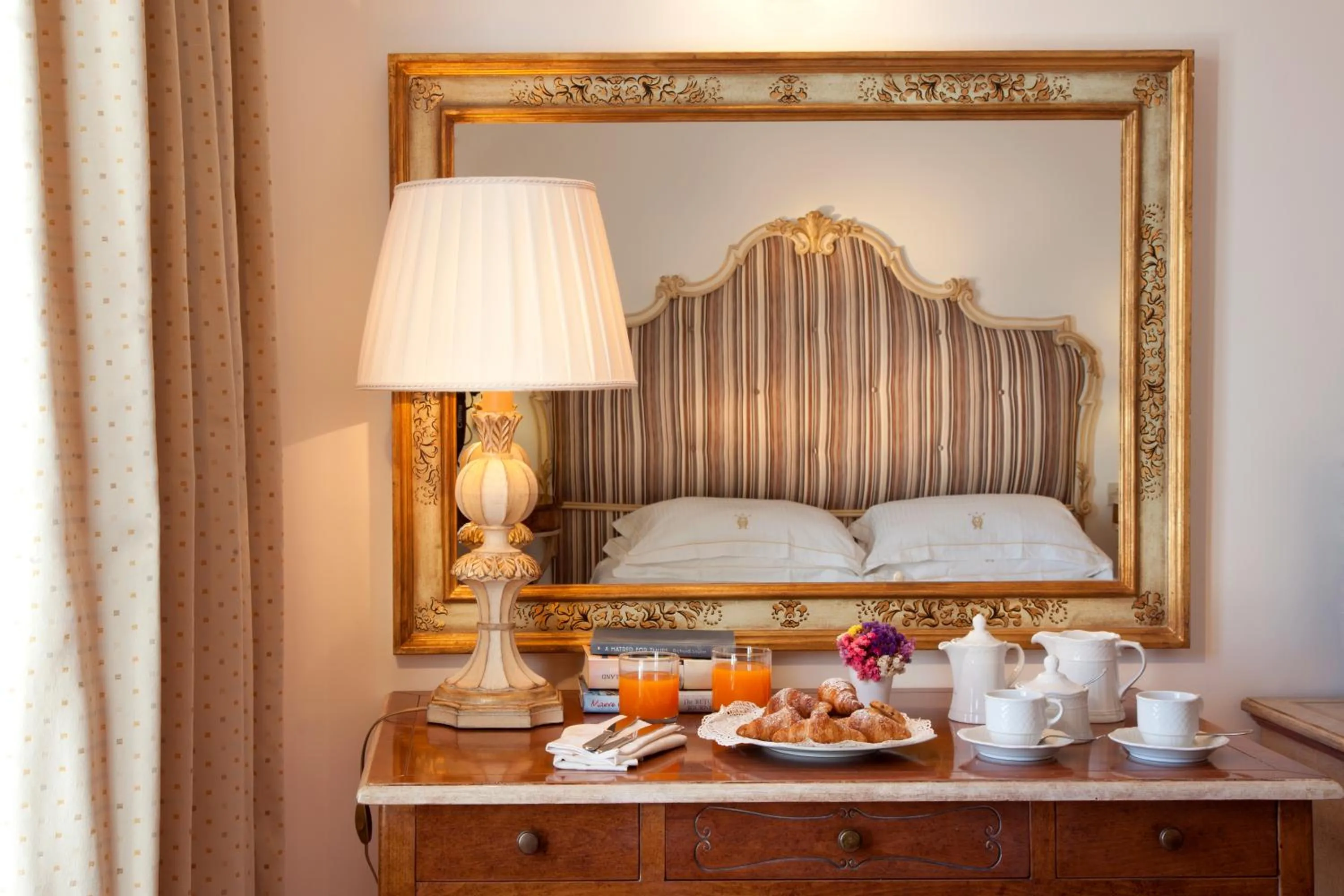 Decorative detail, Bed in Hotel Onda Verde