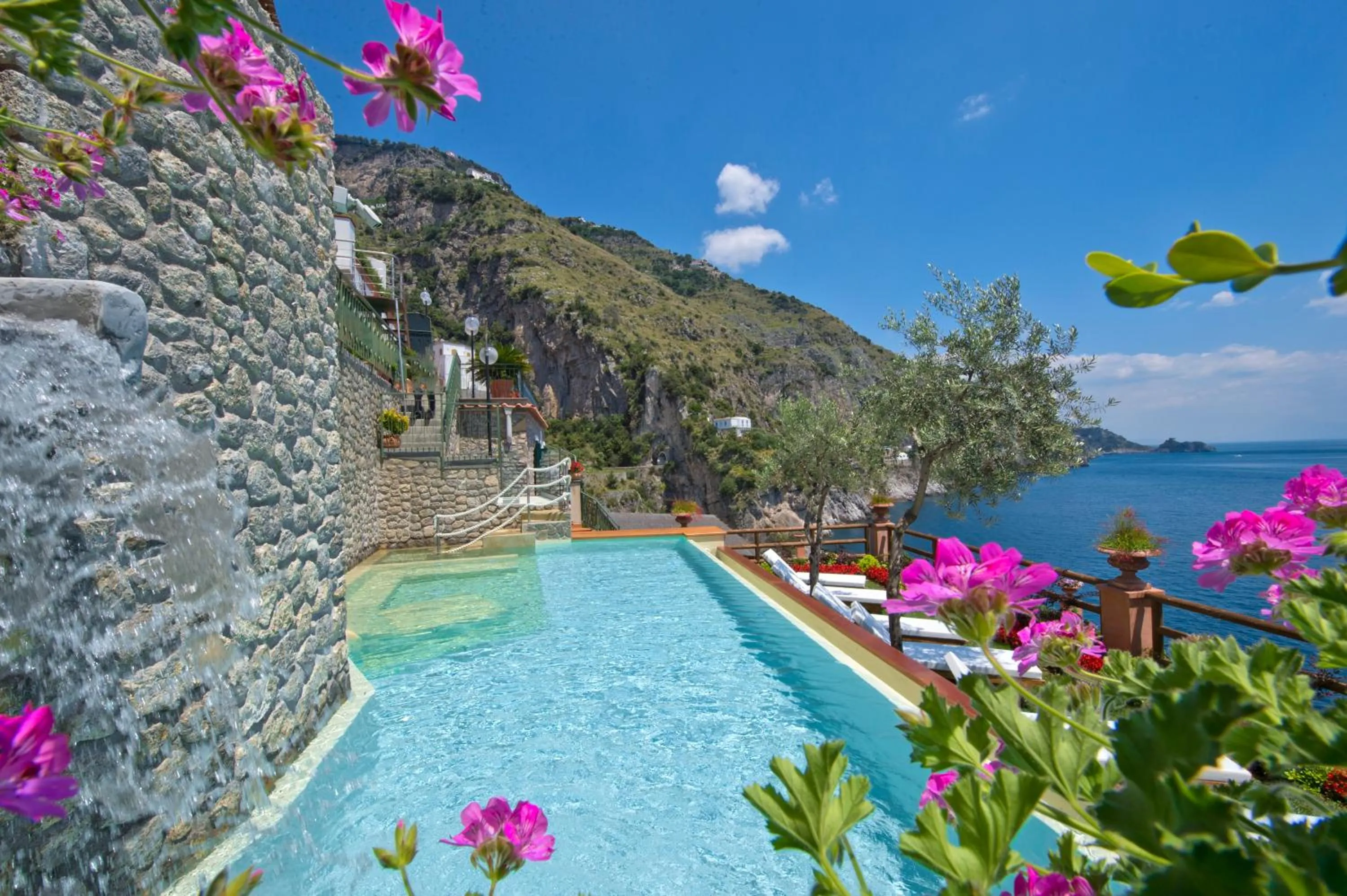 Swimming pool in Hotel Onda Verde