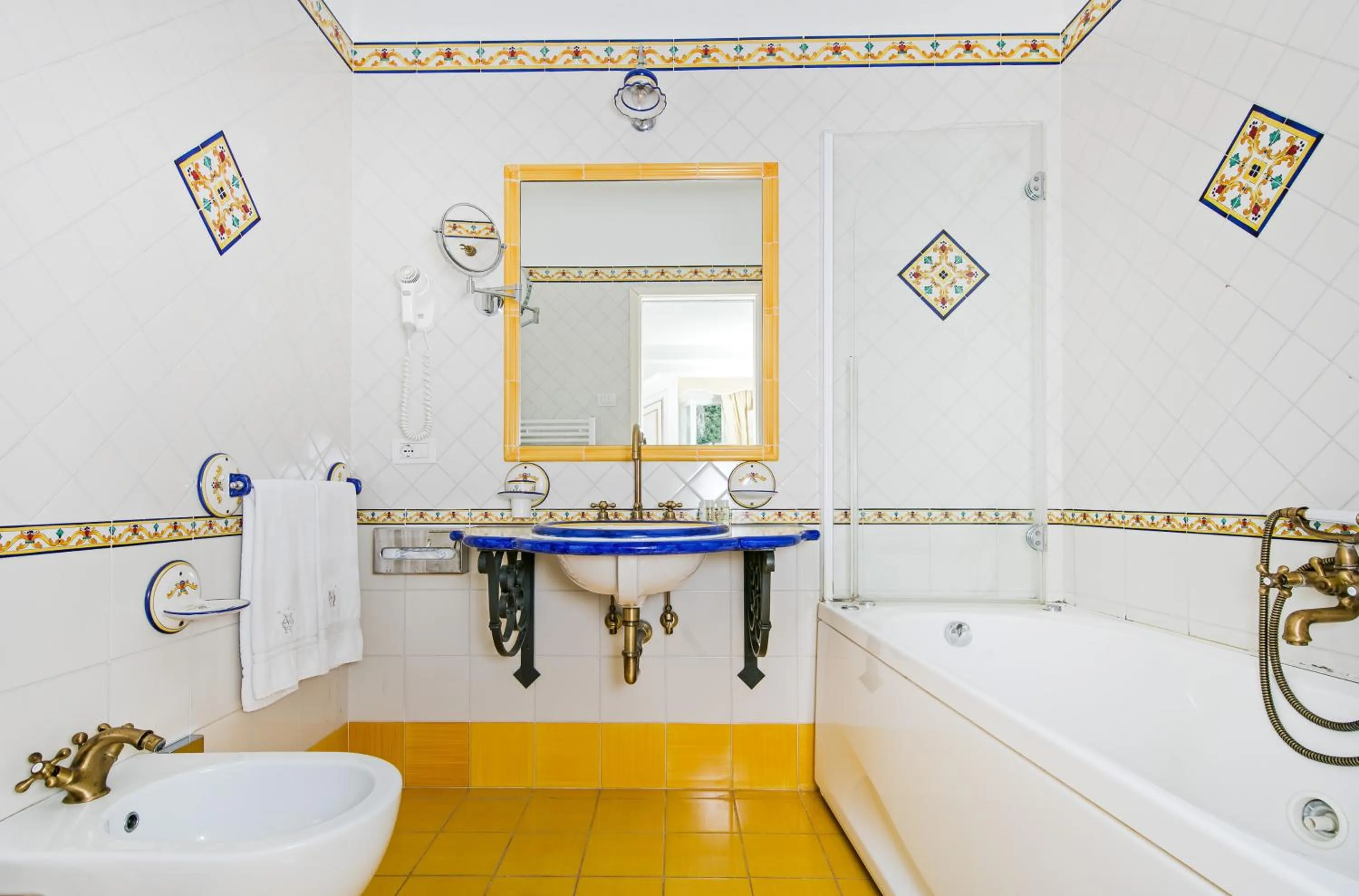 Bathroom in Hotel Onda Verde