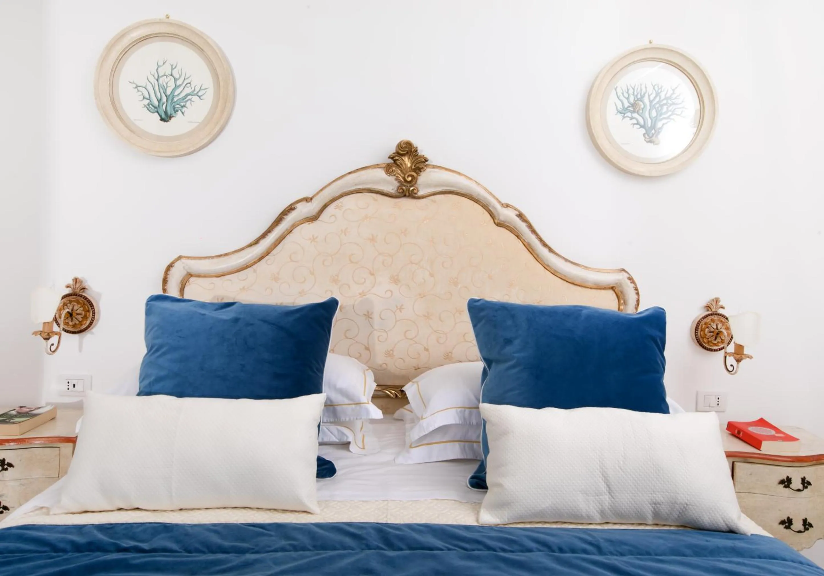 Decorative detail, Bed in Hotel Onda Verde