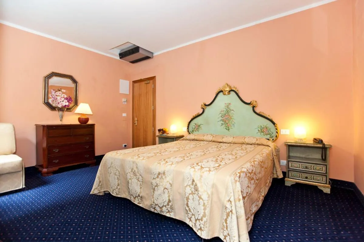 Bed in Hotel Malibran