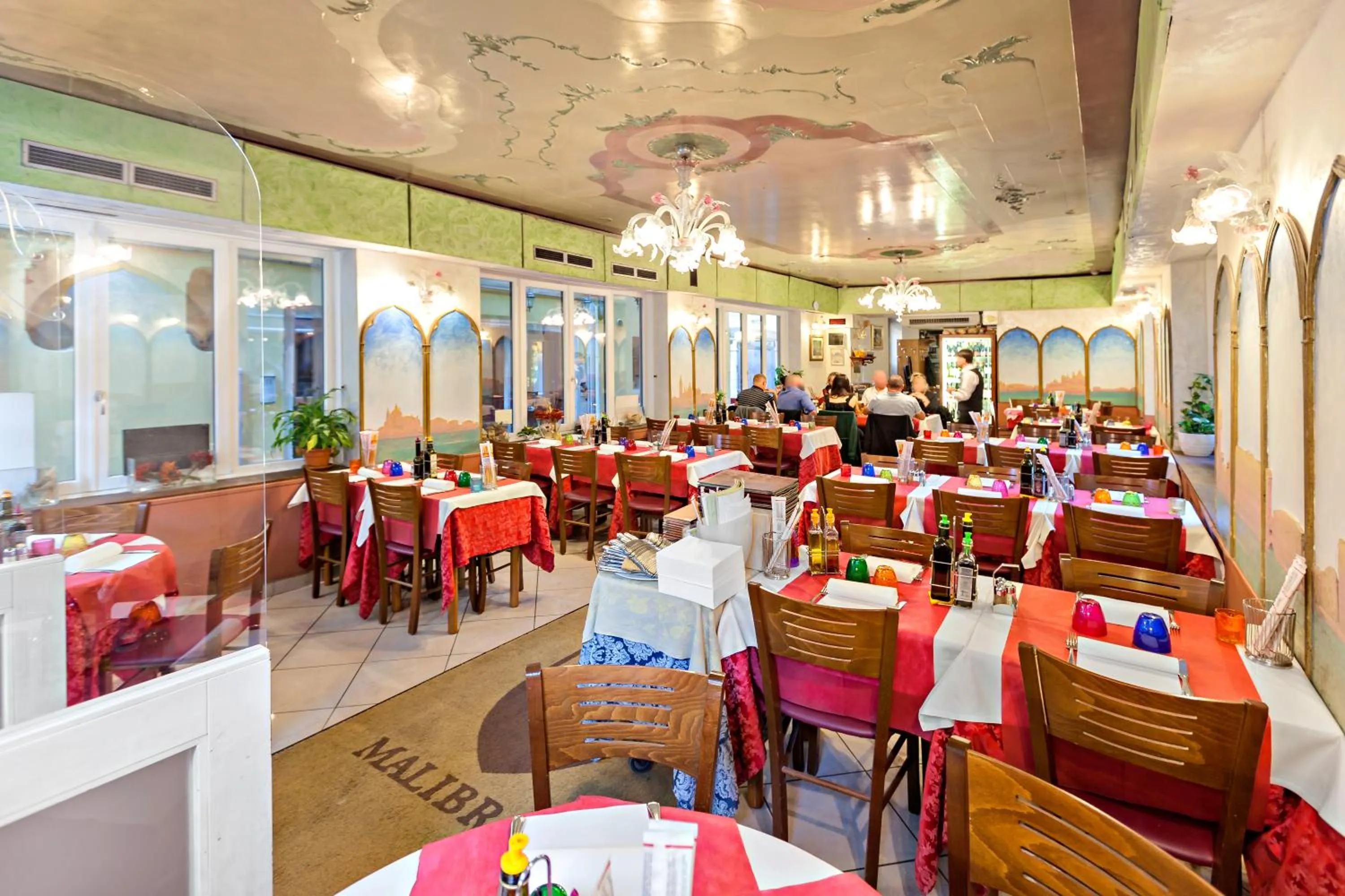 Restaurant/places to eat in Hotel Malibran