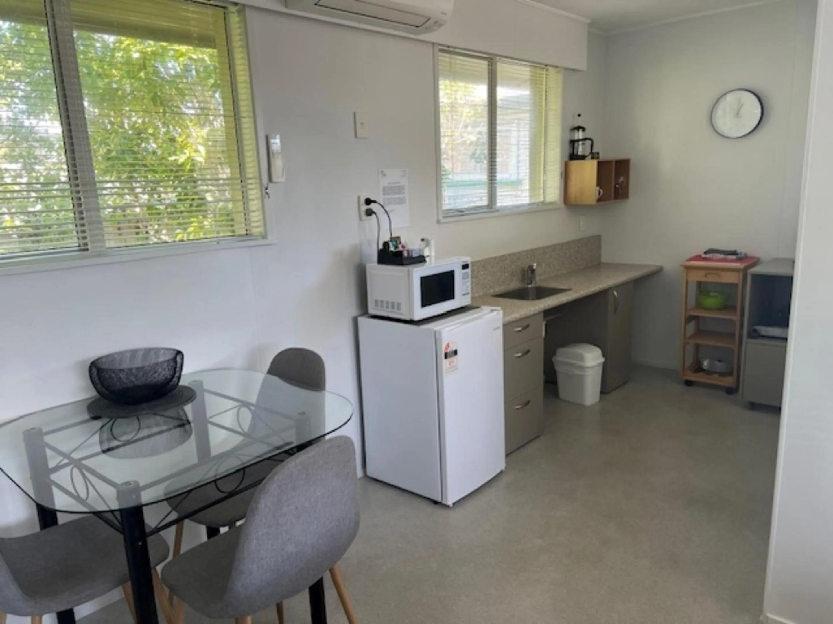 Kitchen or kitchenette in Scenicland Motels