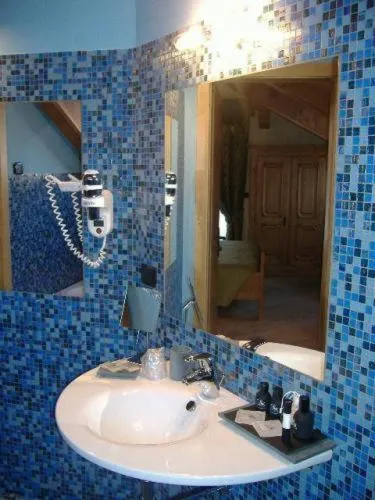 Bathroom in Hotel Bes & Spa