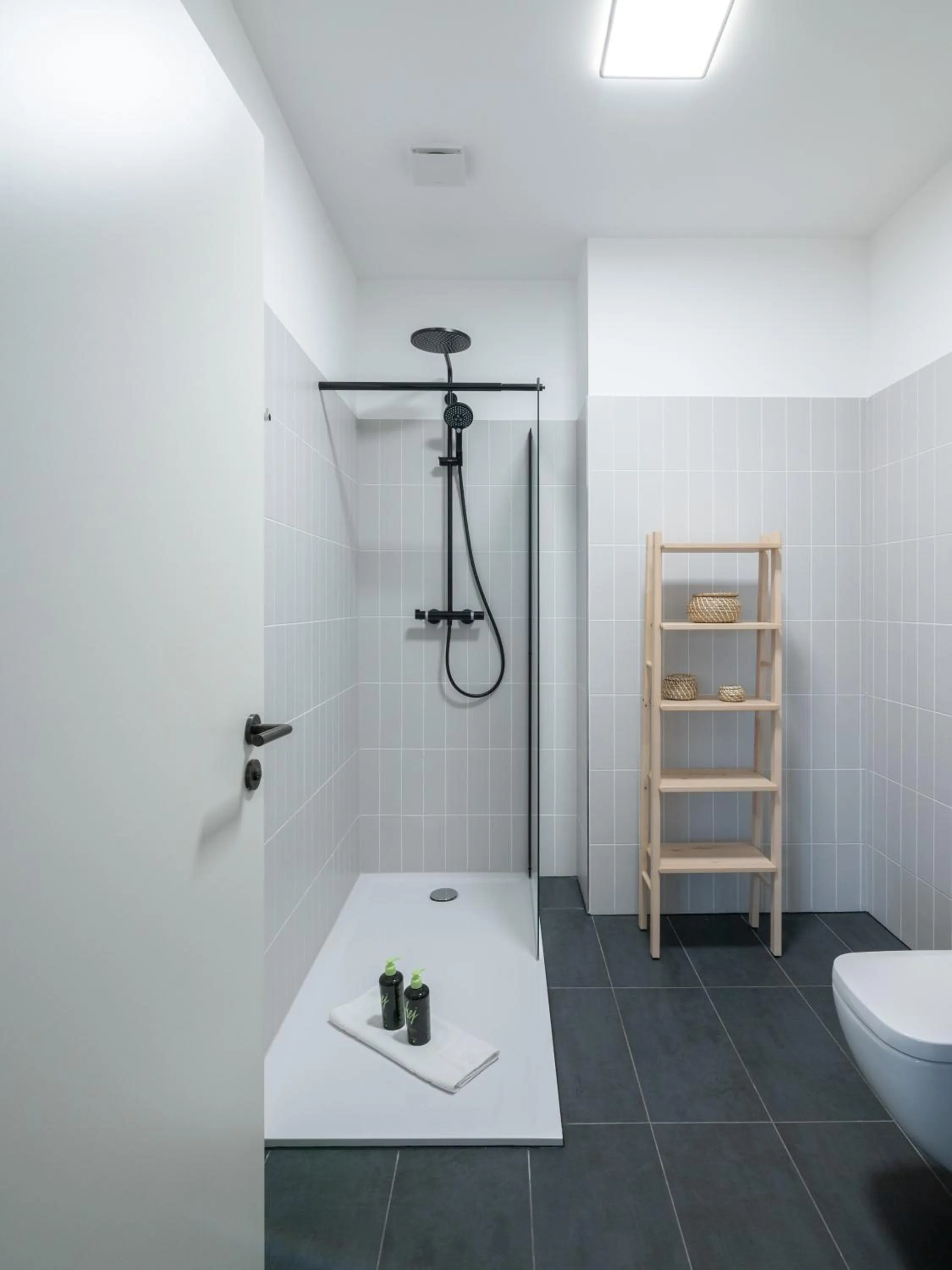 Shower in Limehome Salzgitter A-Schweitzer-Str