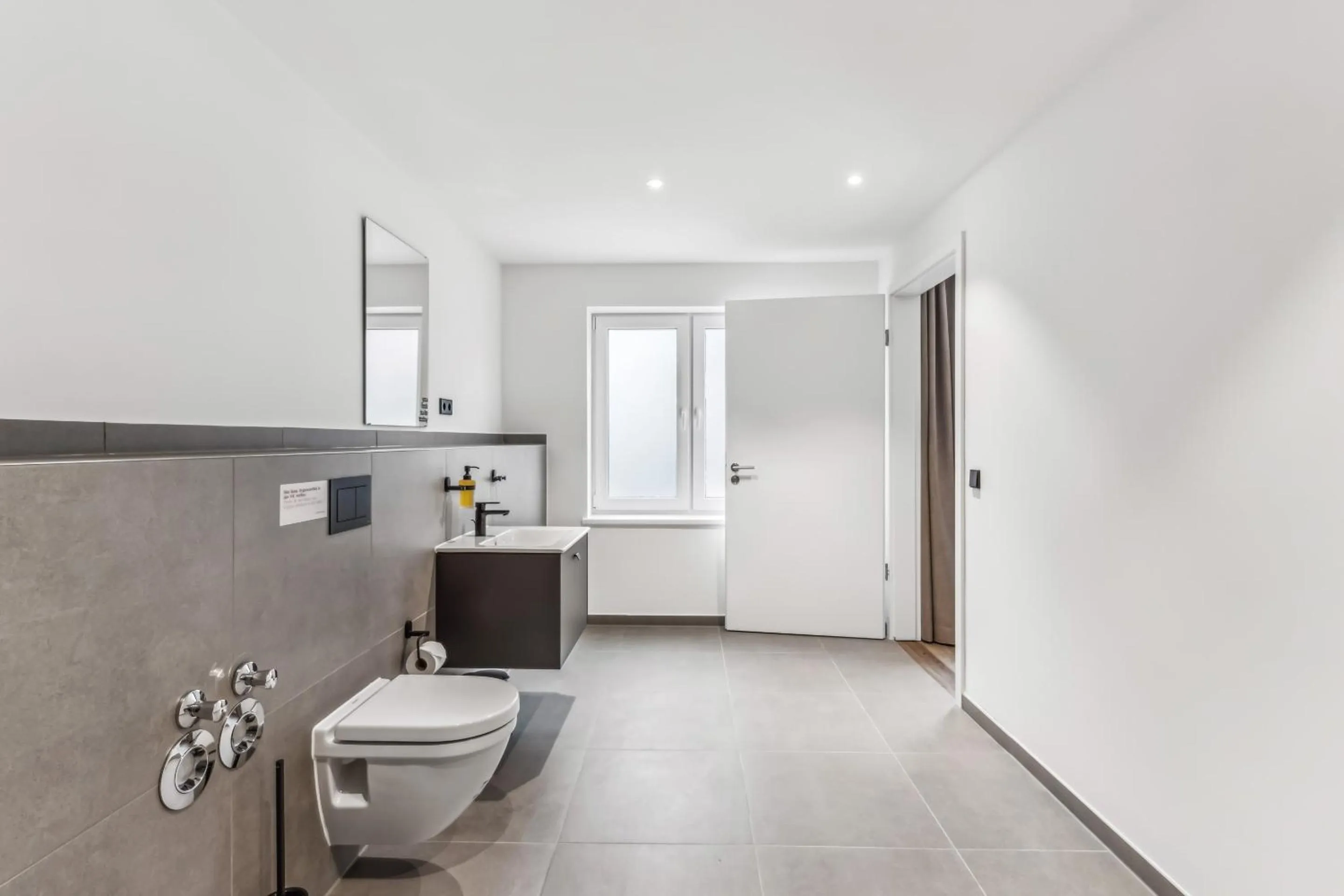 Toilet in Limehome Salzgitter A-Schweitzer-Str