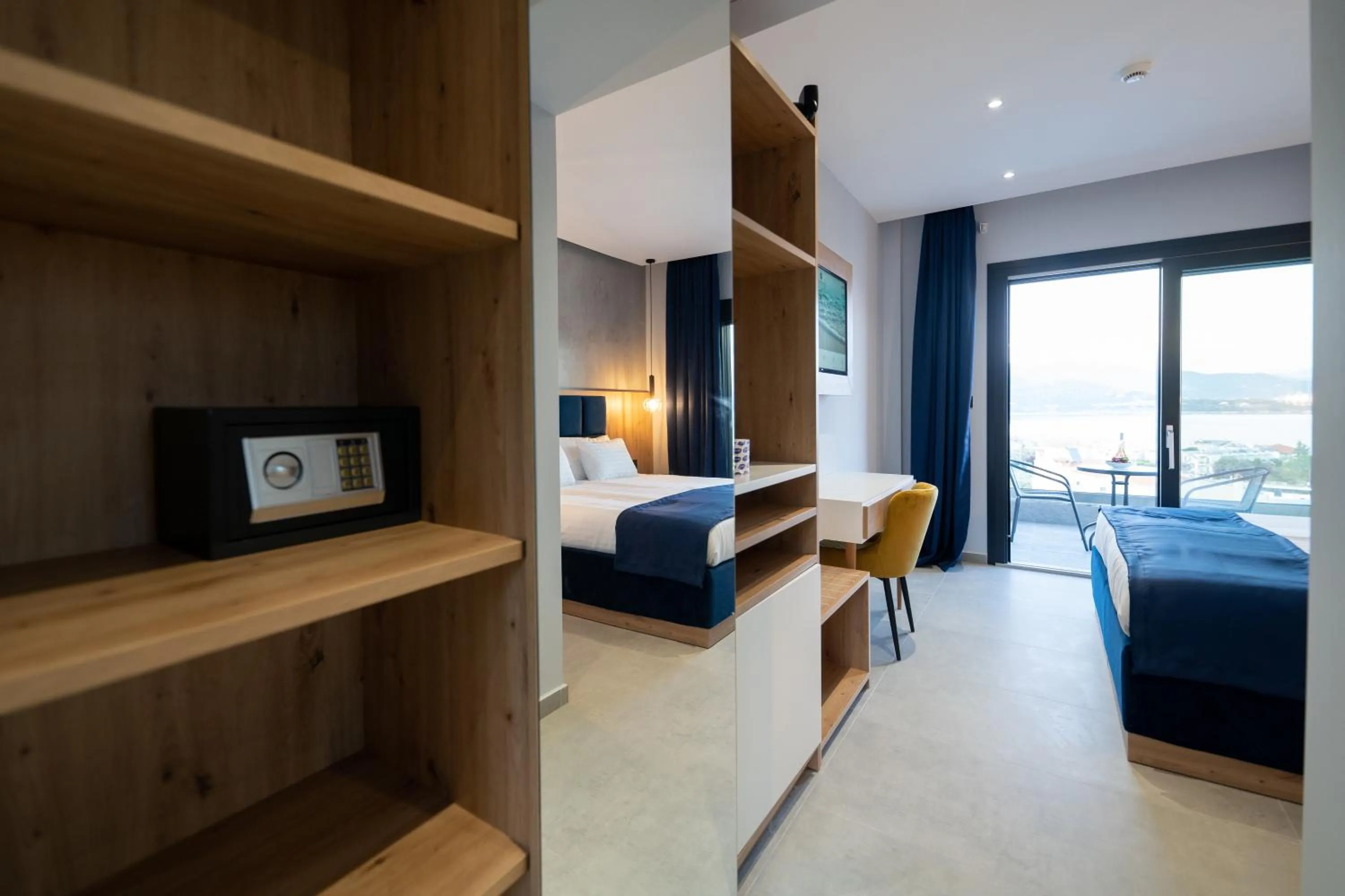 Communal lounge/ TV room in Panorama Hill Hotel