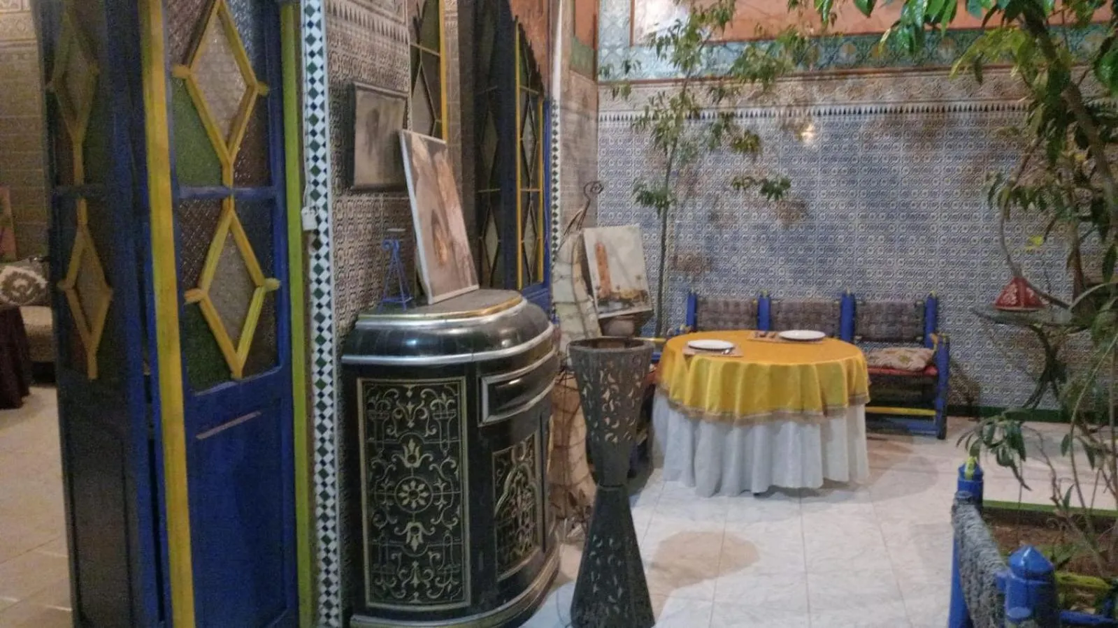 Patio in Riad Carole - Perfect for Families & Groups