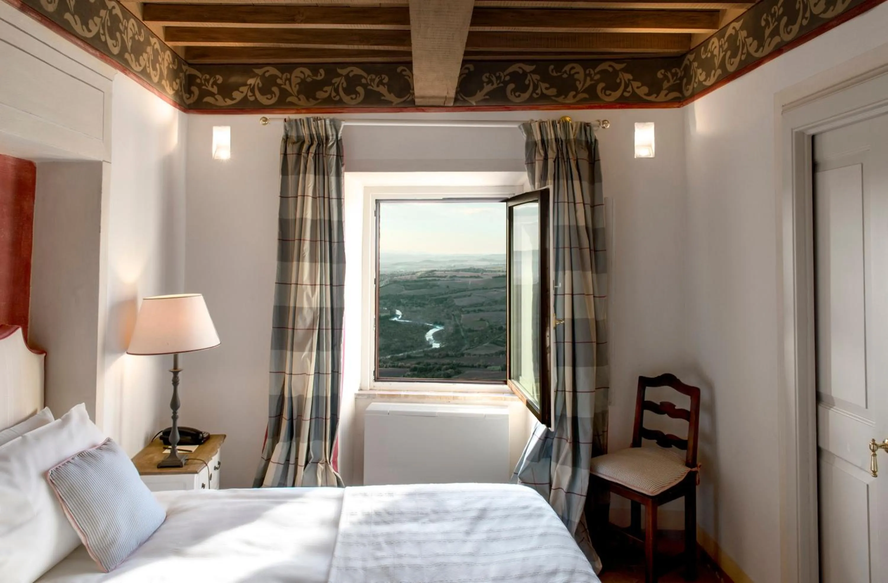 Bed in Castello di Velona Resort, Thermal SPA & Winery