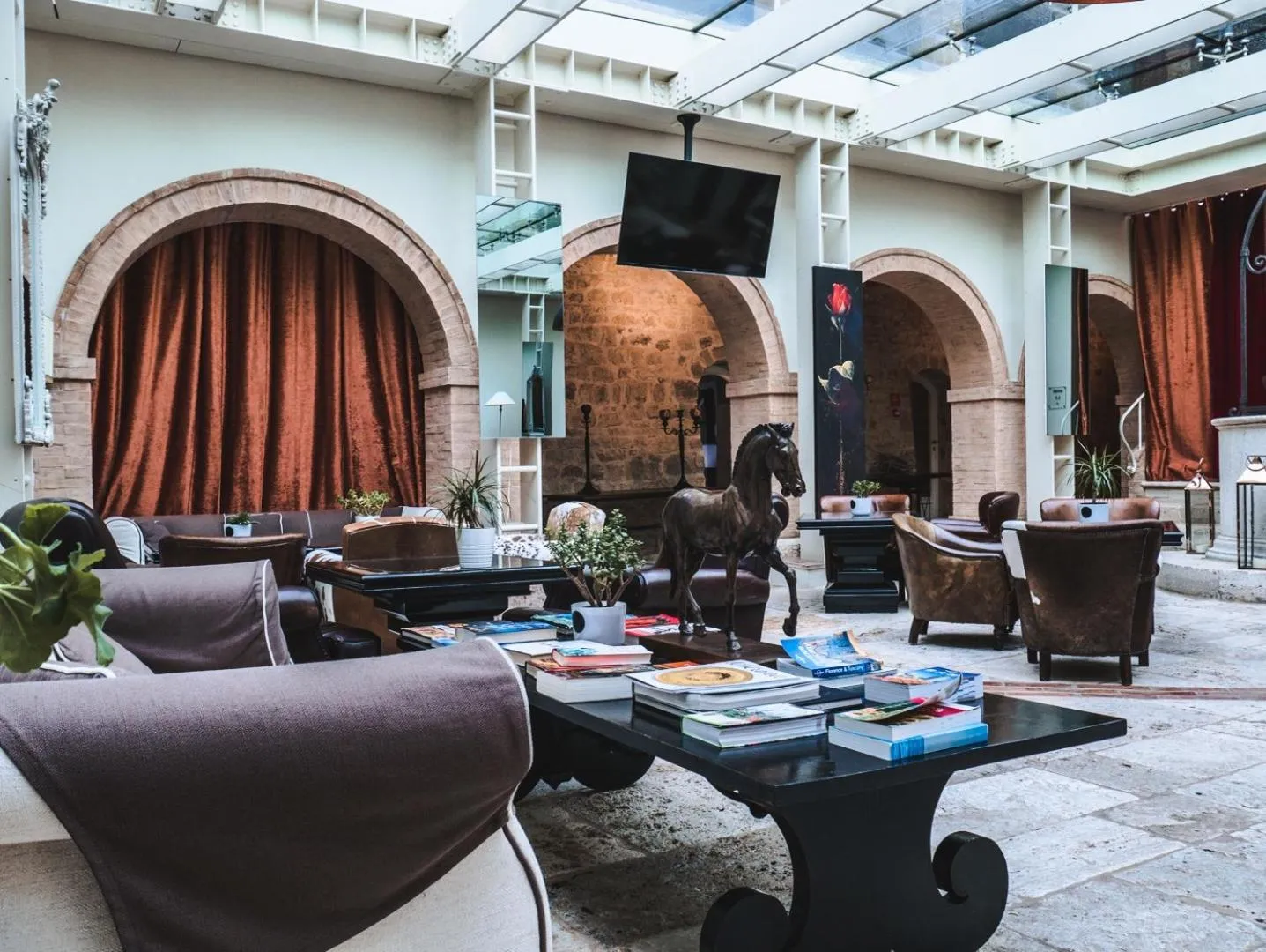 Communal lounge/ TV room in Castello di Velona Resort, Thermal SPA & Winery