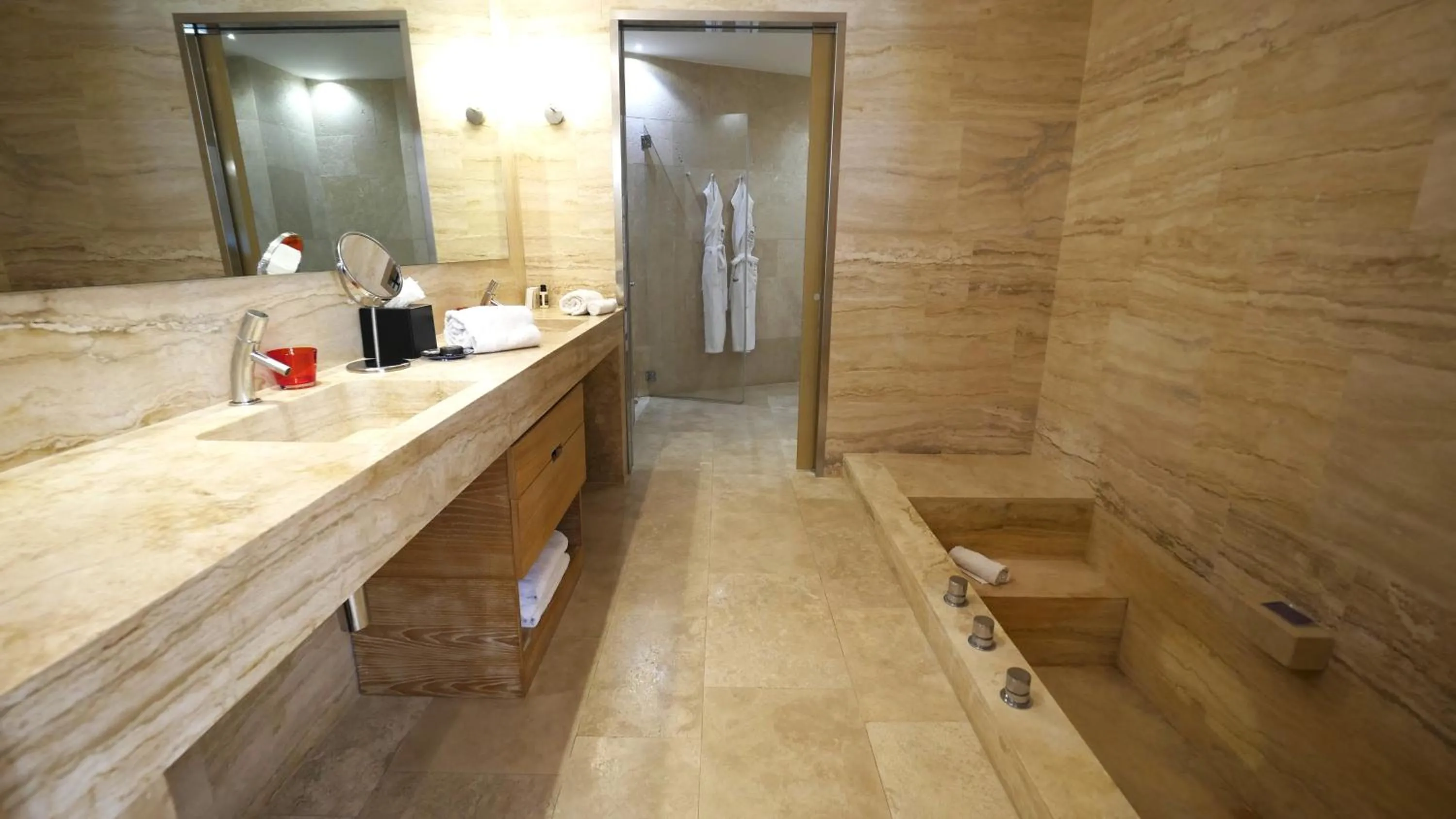 Toilet in Castello di Velona Resort, Thermal SPA & Winery