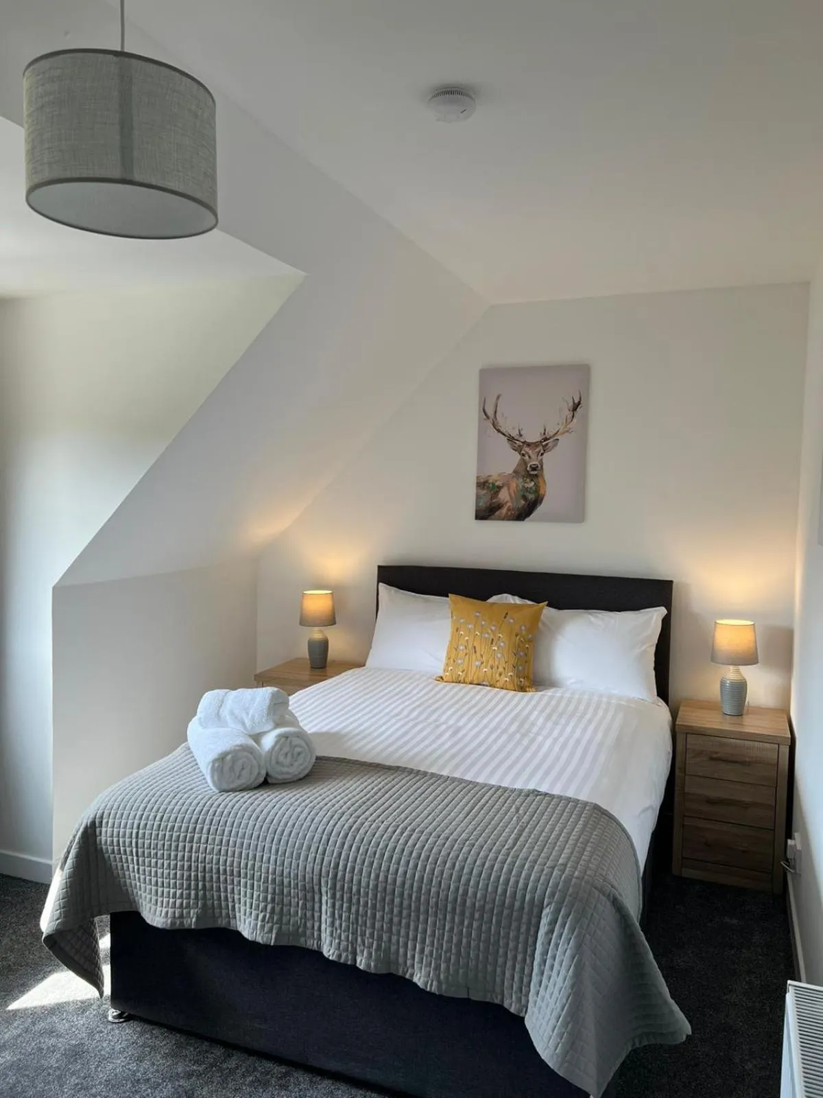 Bed in The Red Red Robin Cottage