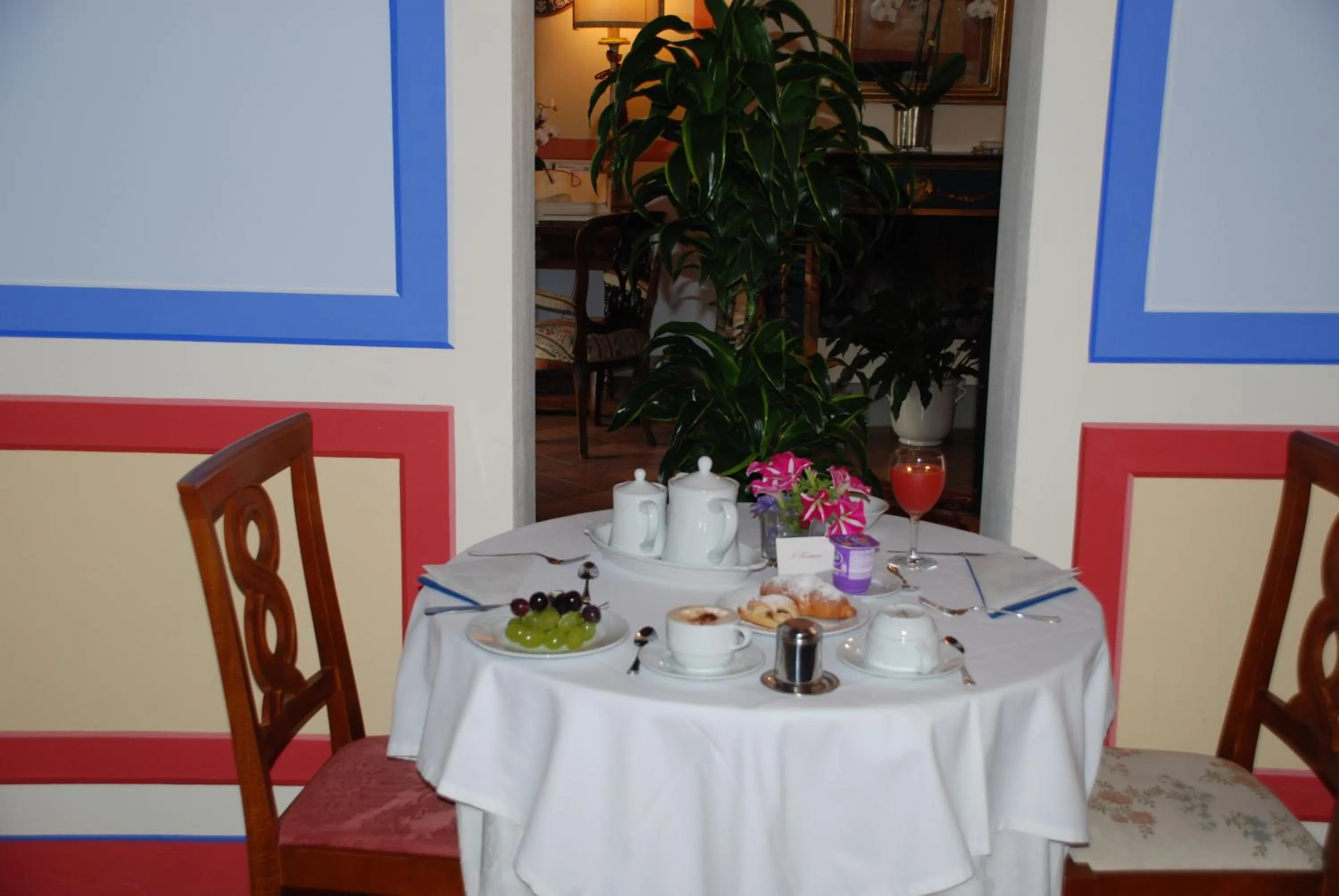 Restaurant/places to eat in Il Rondò Boutique Hotel