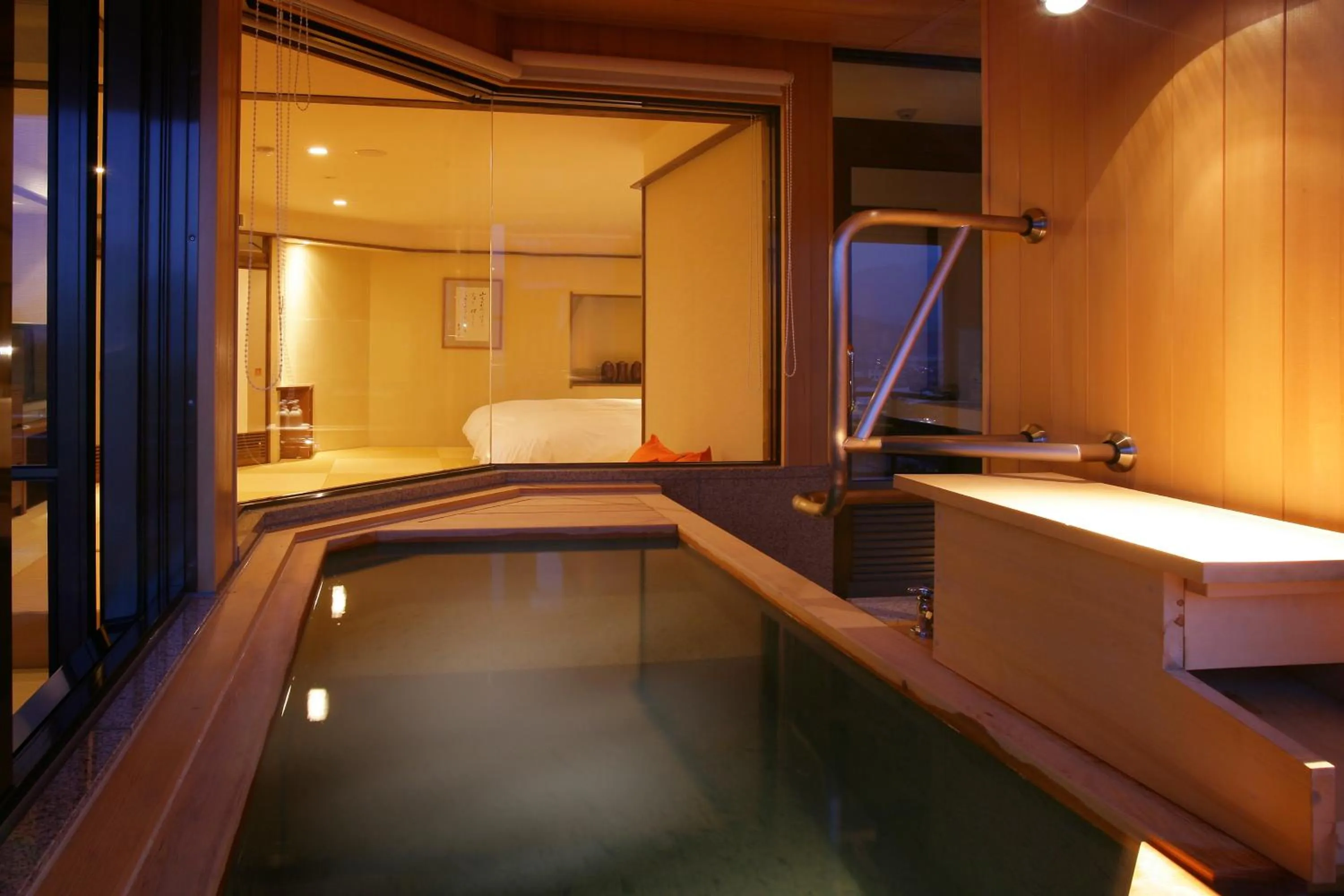 Hot Tub in Hayamakan