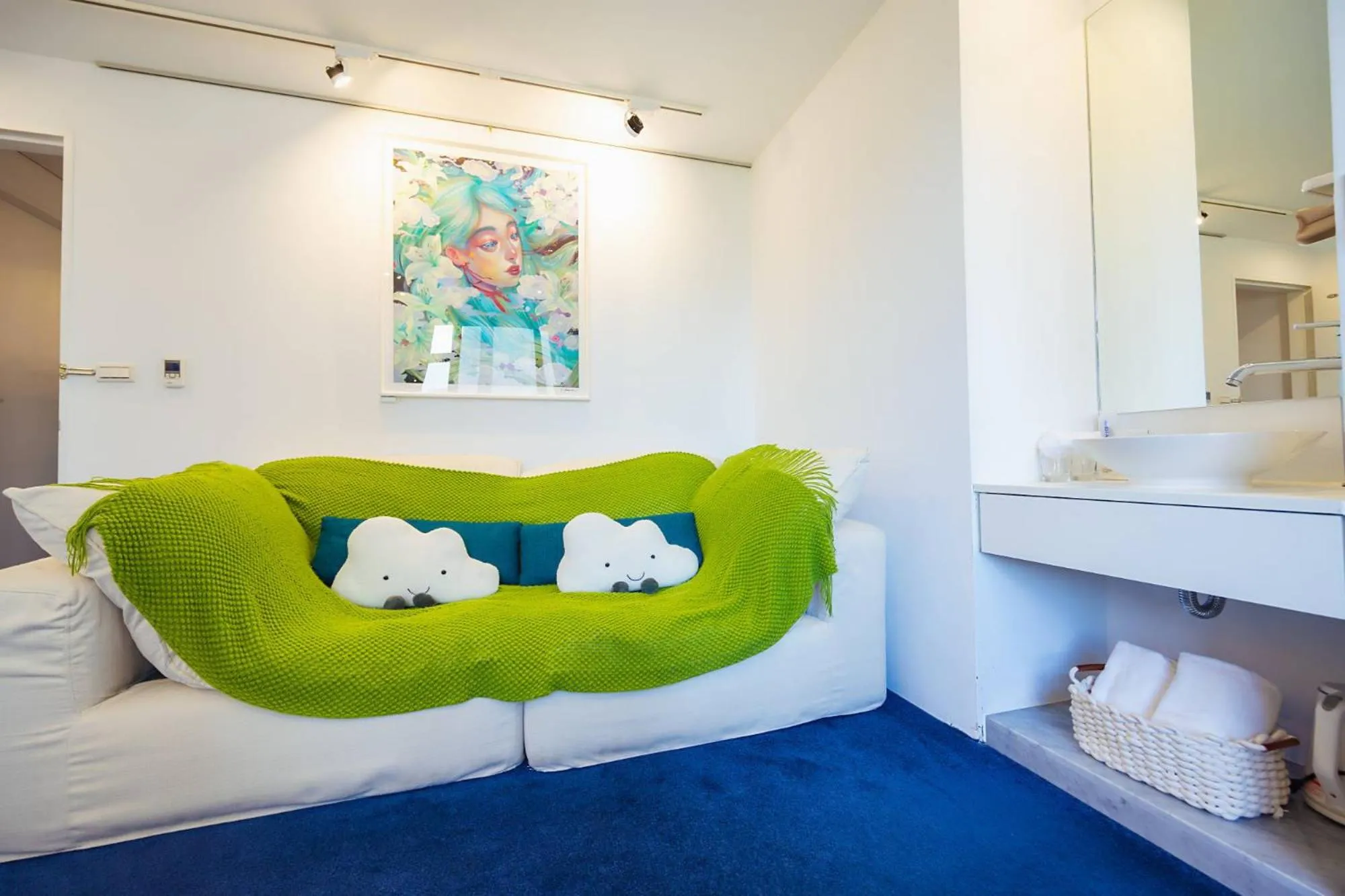 Living room, Bed in 苓旅松山館 Lininn Tapei Arena