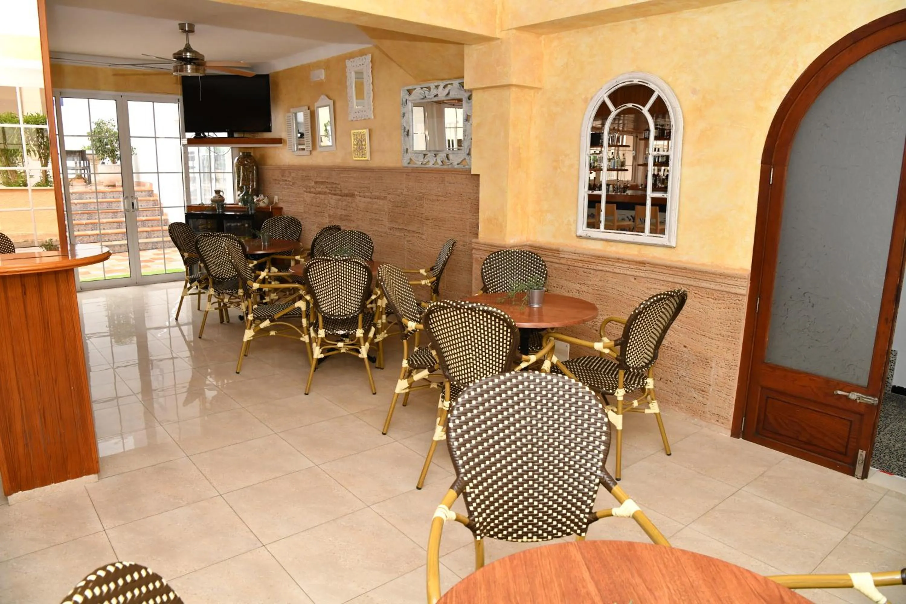 Lounge or bar in Hotel Vista Sol Cala Rajada