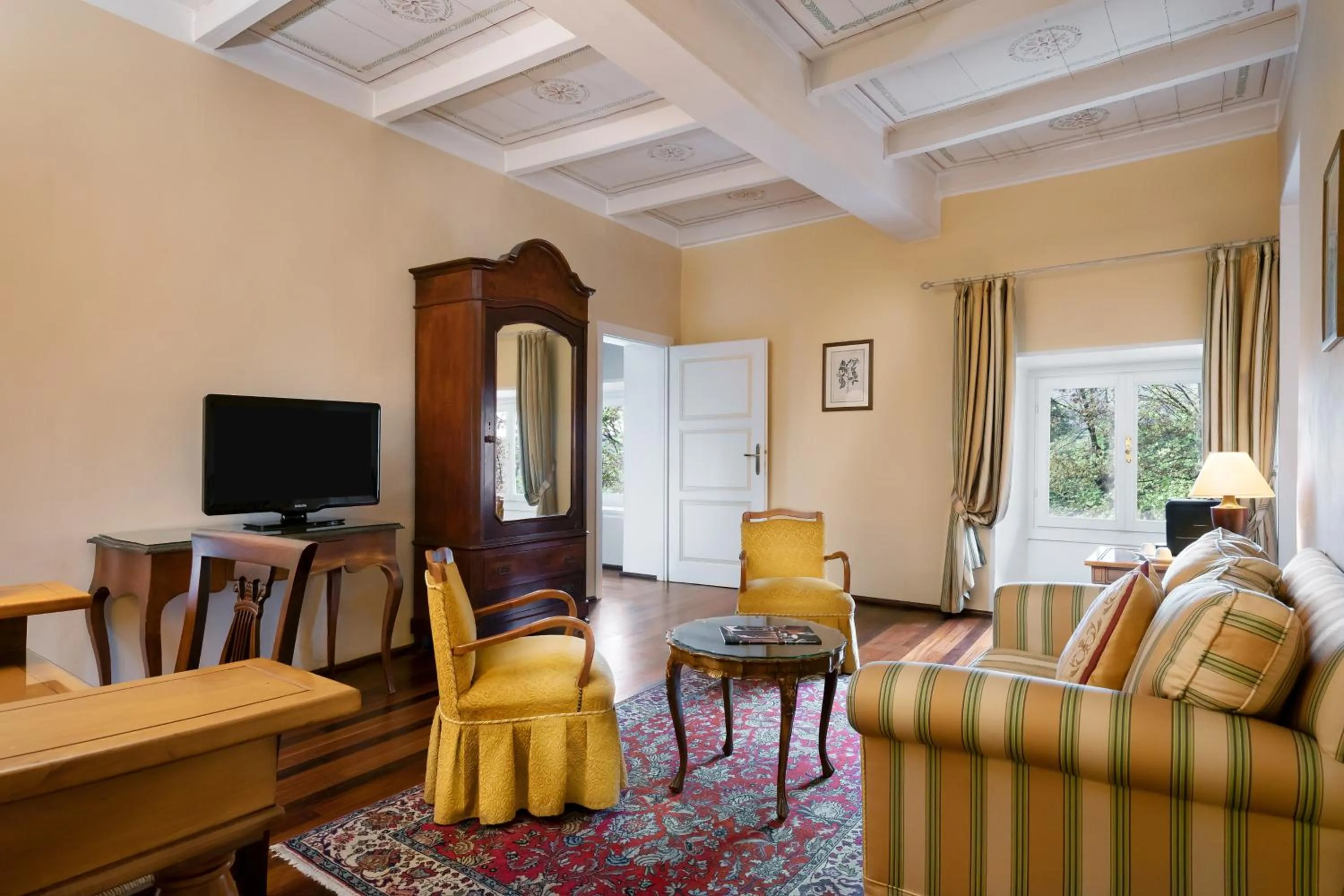 TV and multimedia in Sina Villa Matilde