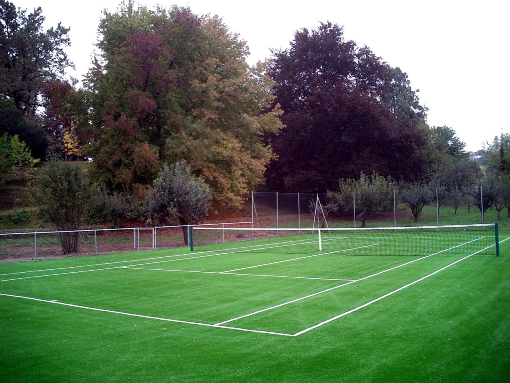 Tennis court in Sina Villa Matilde