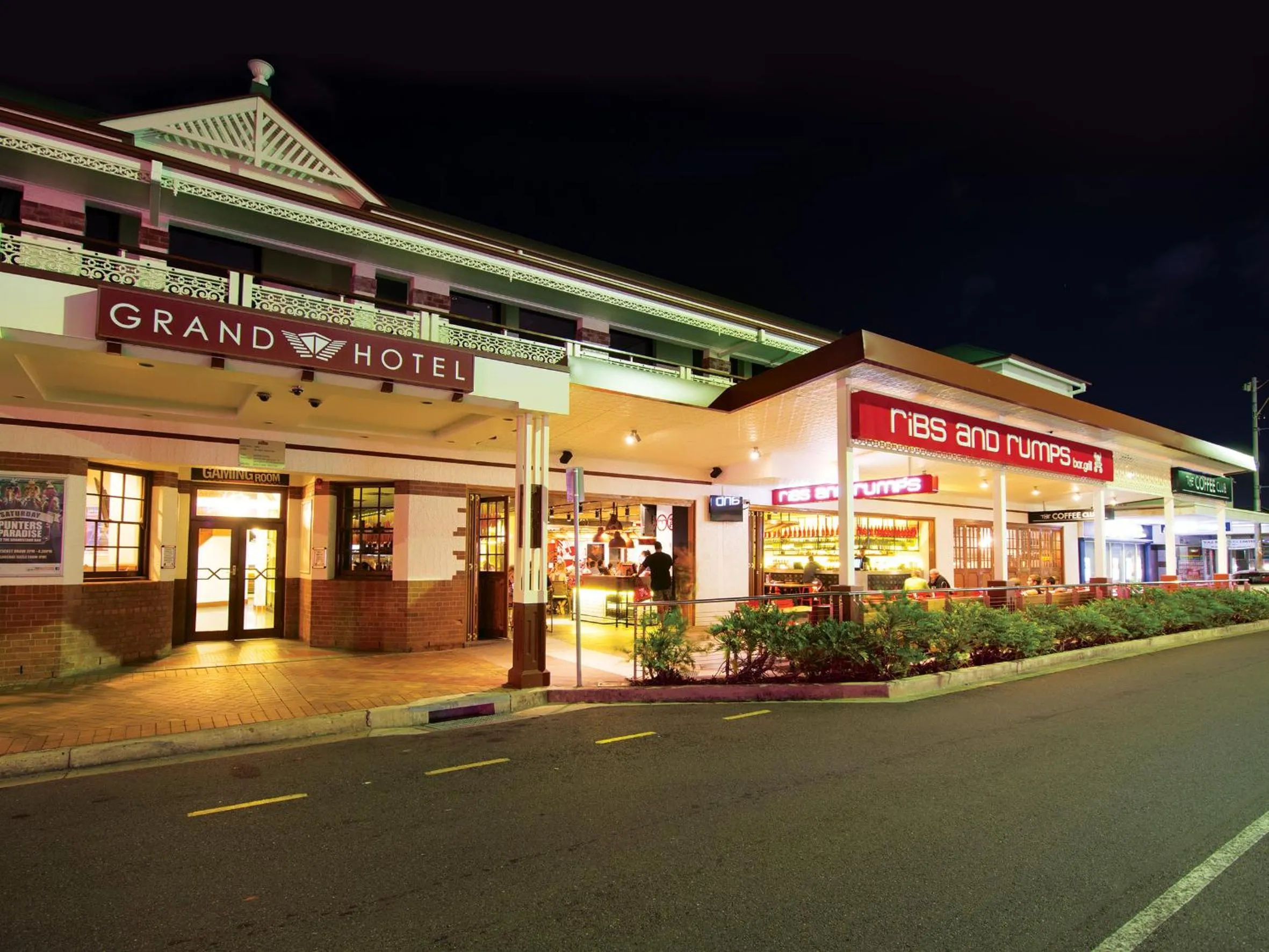 Restaurant/places to eat in Oaks Gladstone Grand Hotel