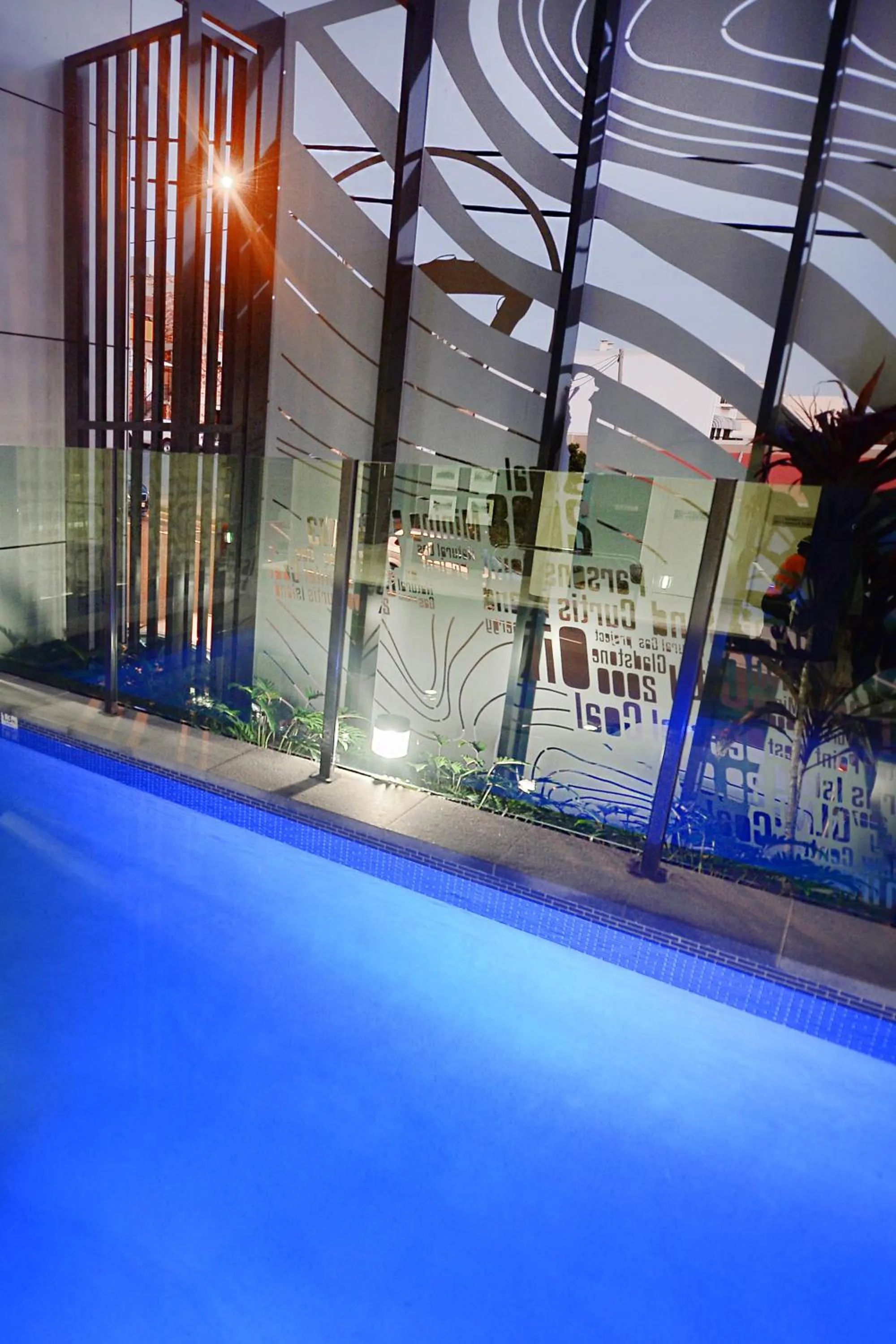 Swimming pool in Oaks Gladstone Grand Hotel