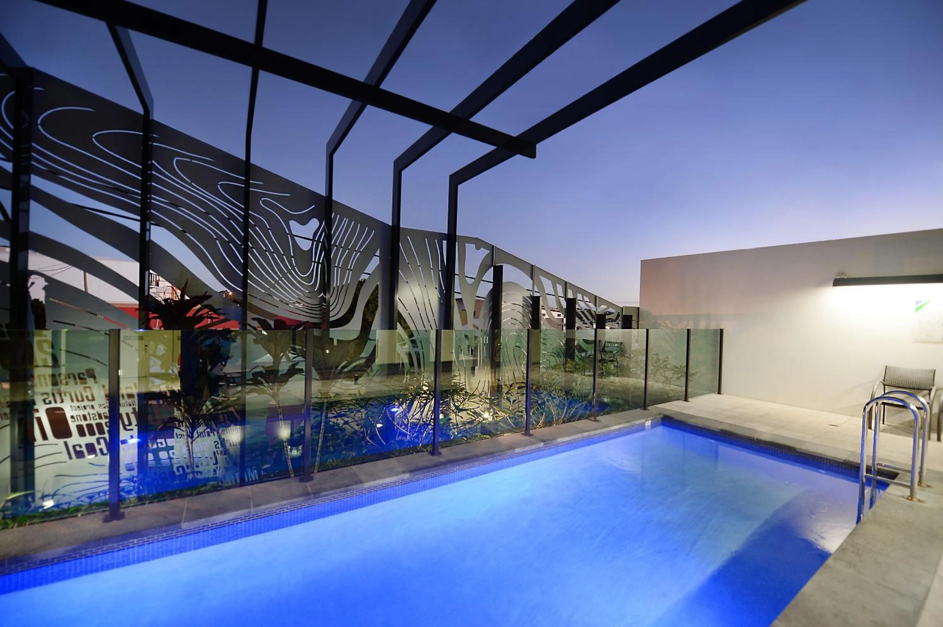 Swimming pool in Oaks Gladstone Grand Hotel