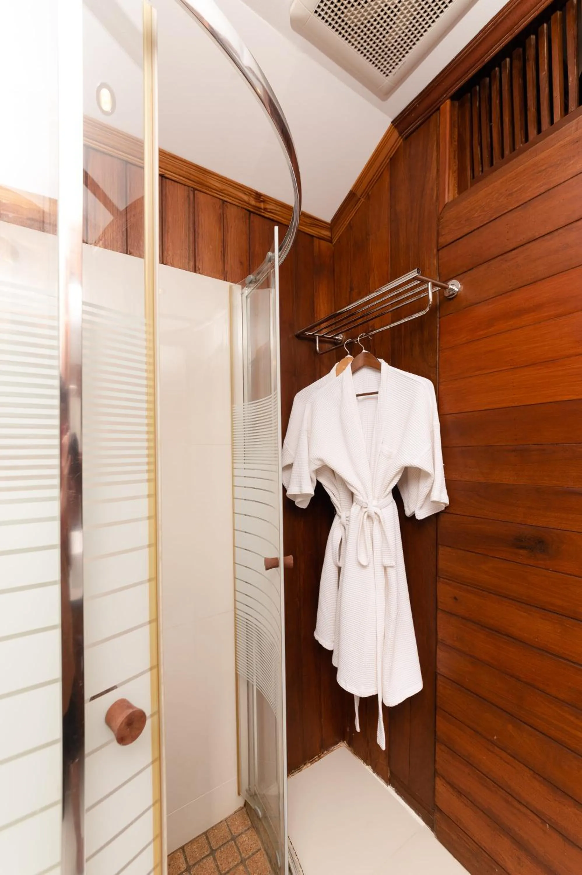 Shower in ViengTara VangVieng Resort