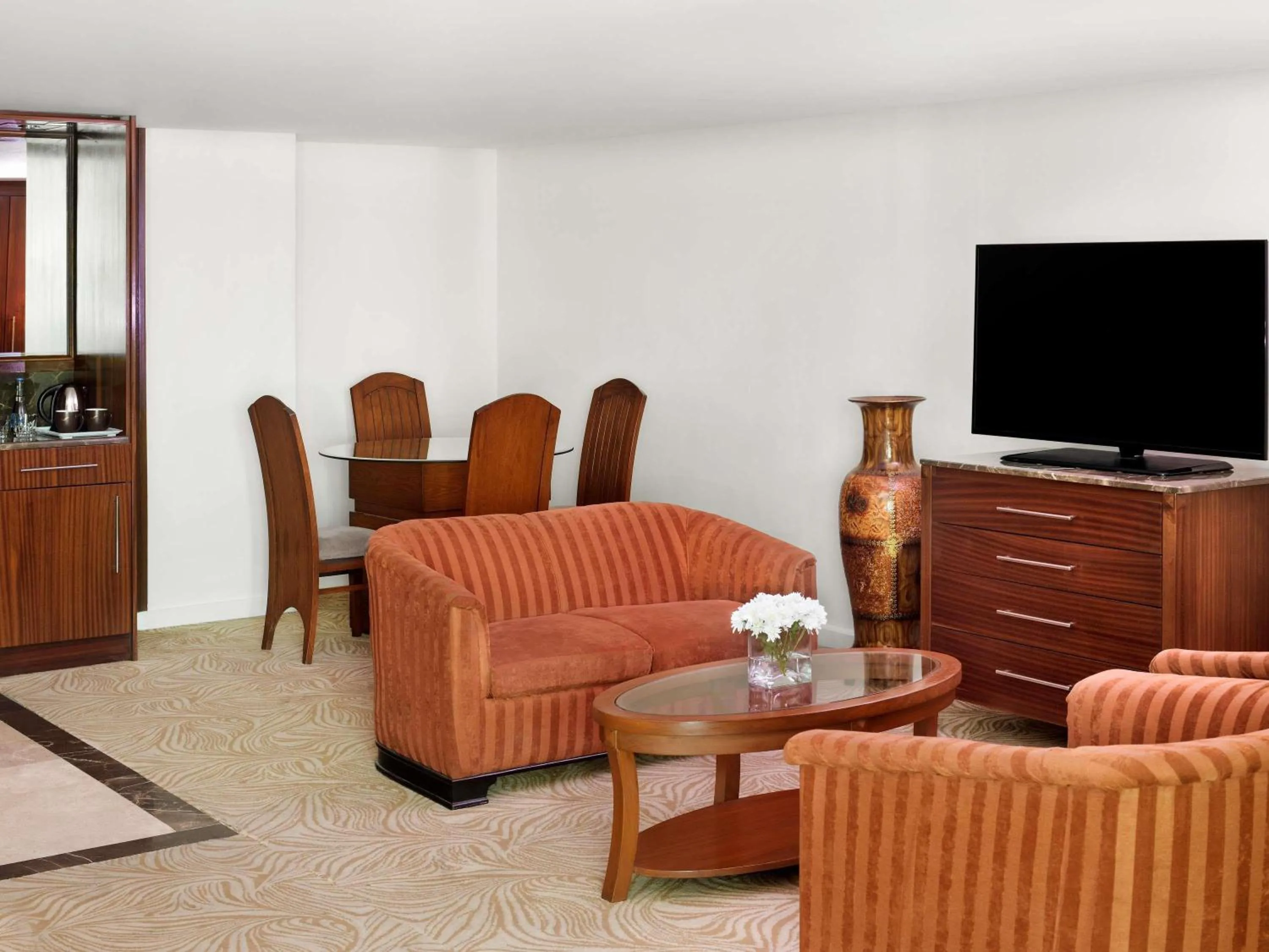 Bedroom in Mövenpick Hotel Karachi