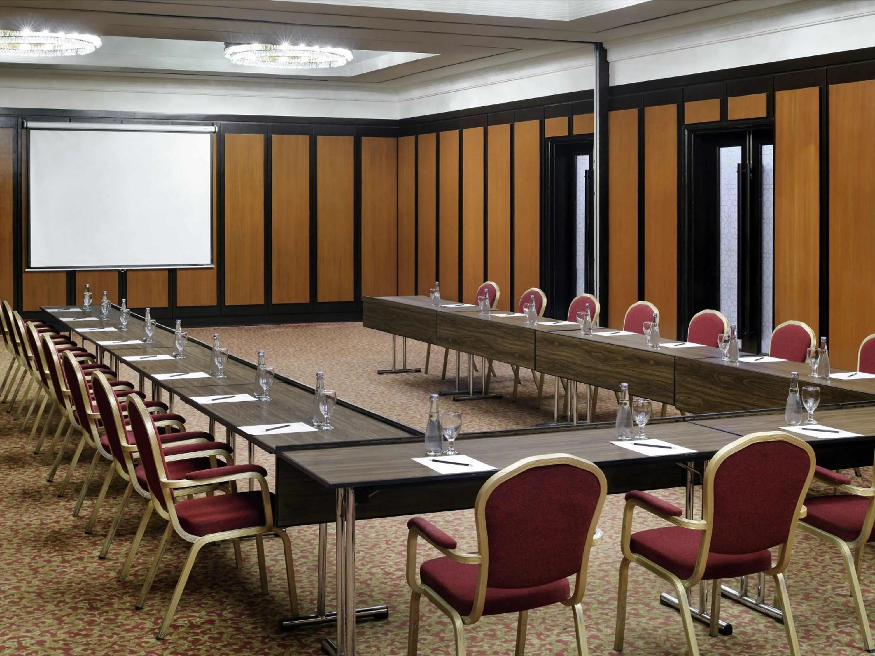 Meeting/conference room in Mövenpick Hotel Karachi