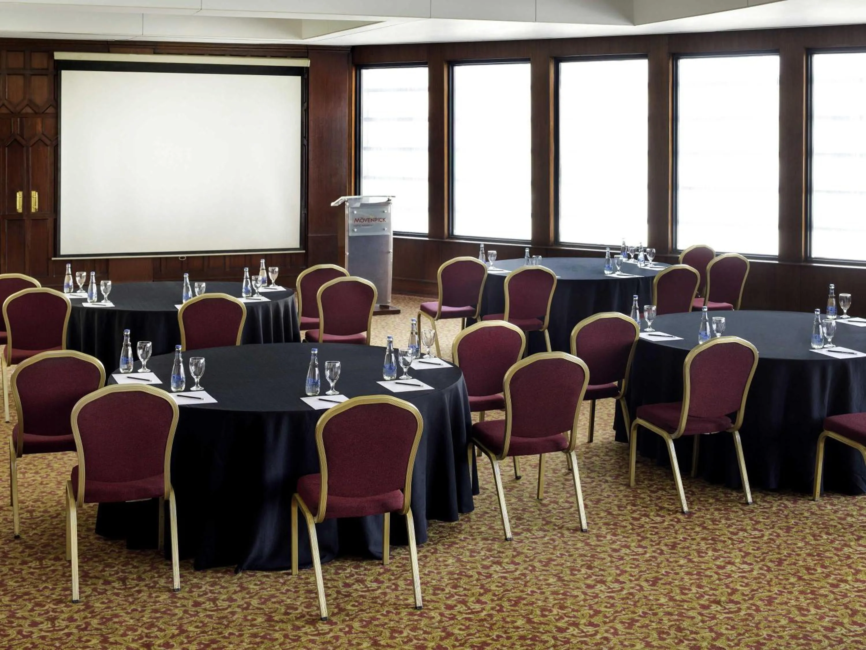 Meeting/conference room in Mövenpick Hotel Karachi