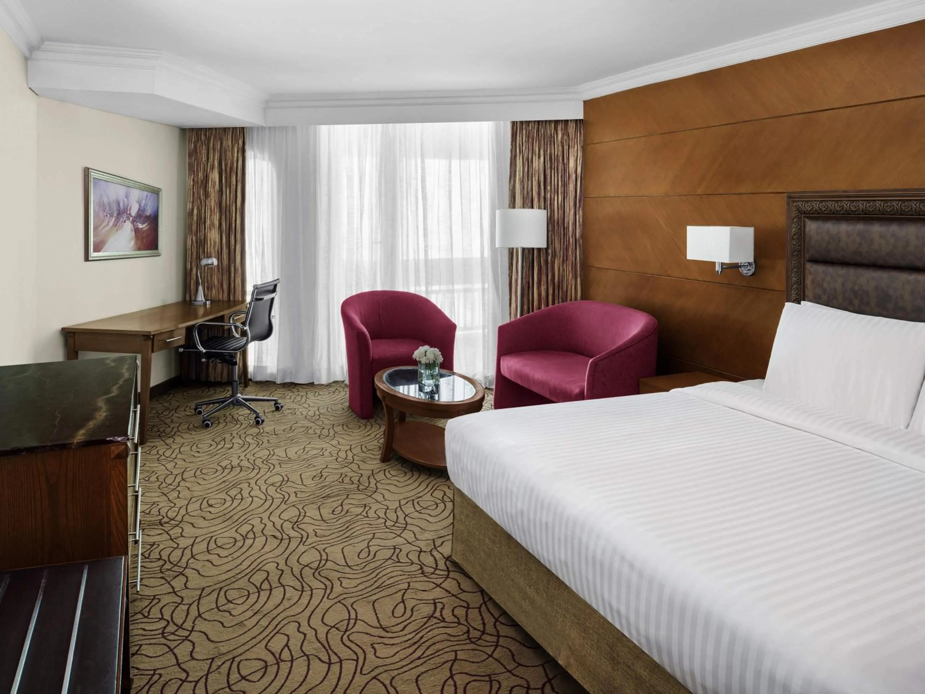 Bedroom, Bed in Mövenpick Hotel Karachi