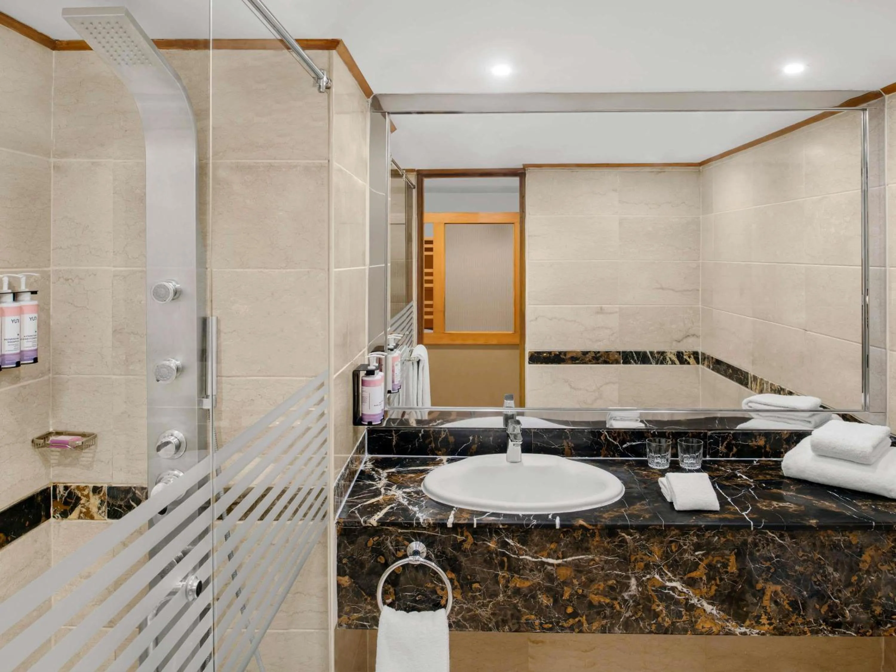 Bedroom in Mövenpick Hotel Karachi