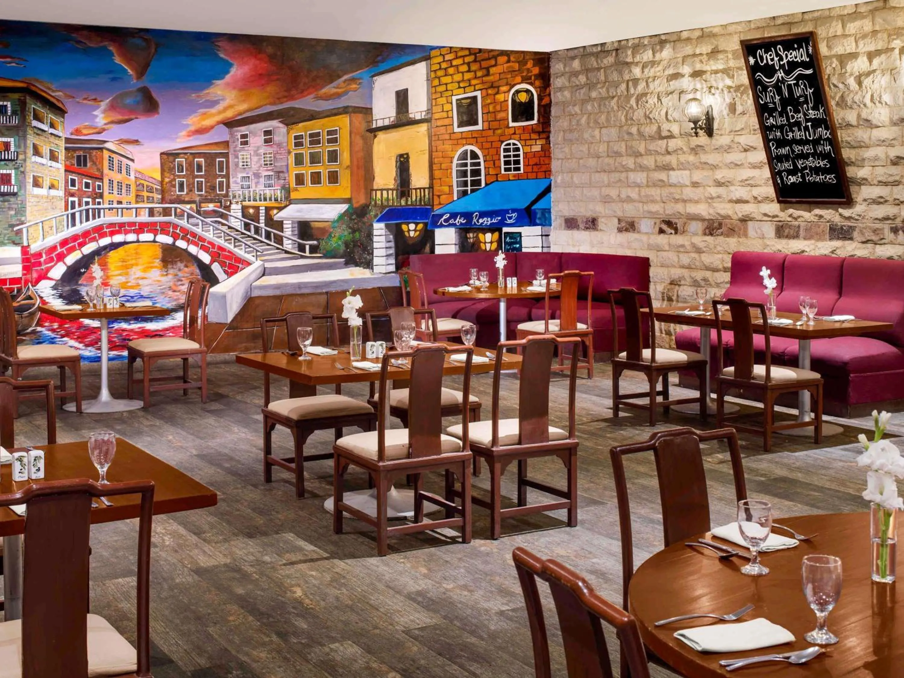 Restaurant/places to eat in Mövenpick Hotel Karachi