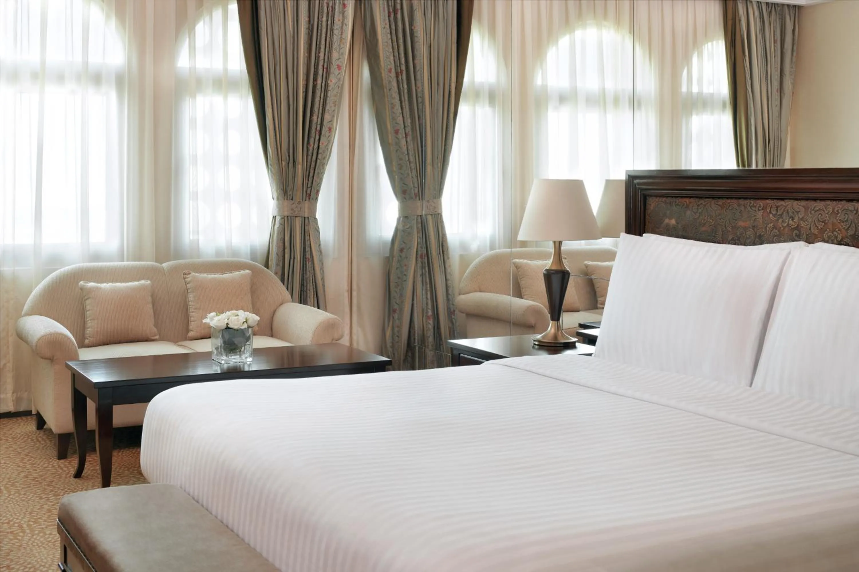 Bed in Mövenpick Hotel Karachi