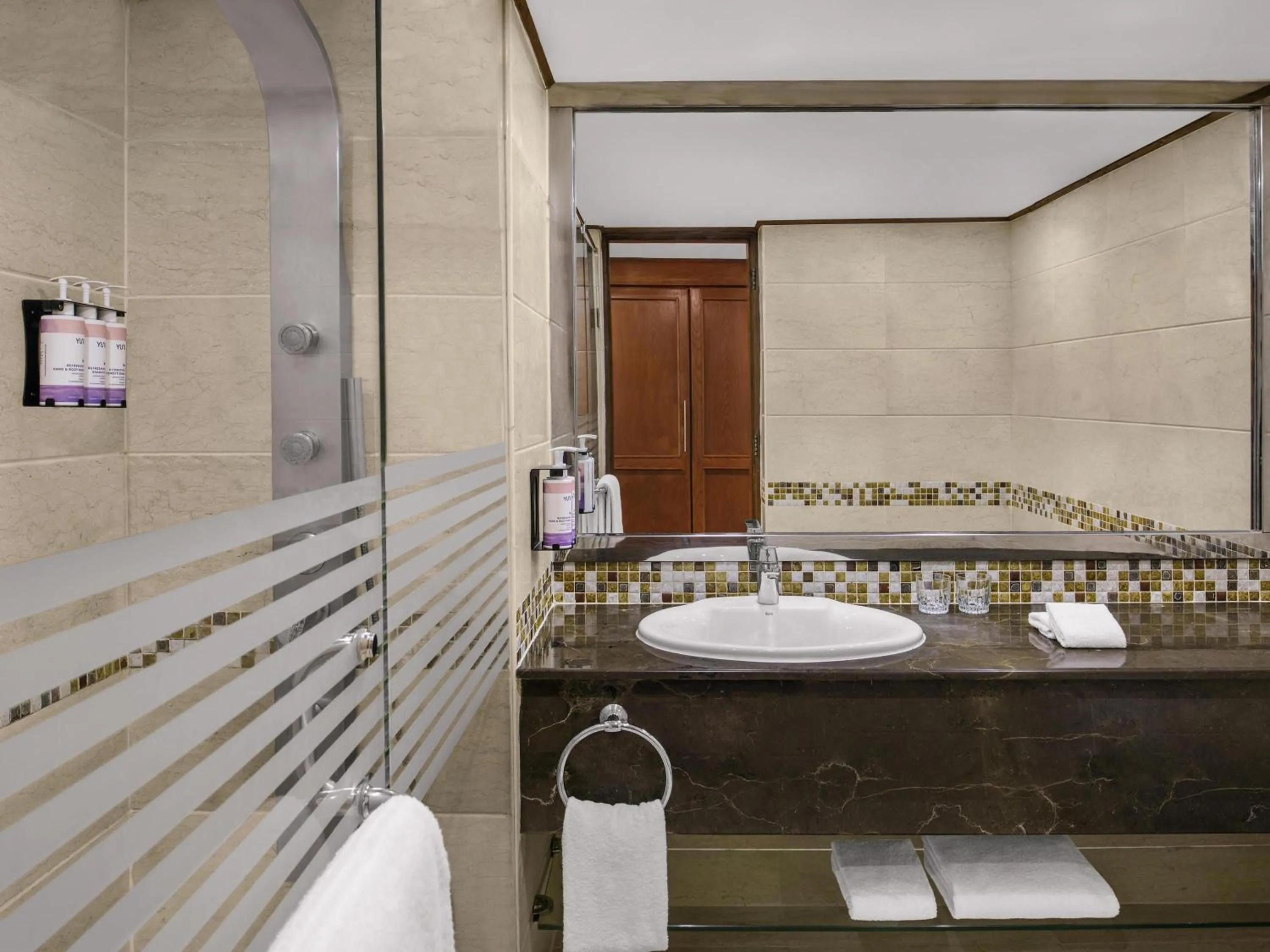 Bedroom in Mövenpick Hotel Karachi