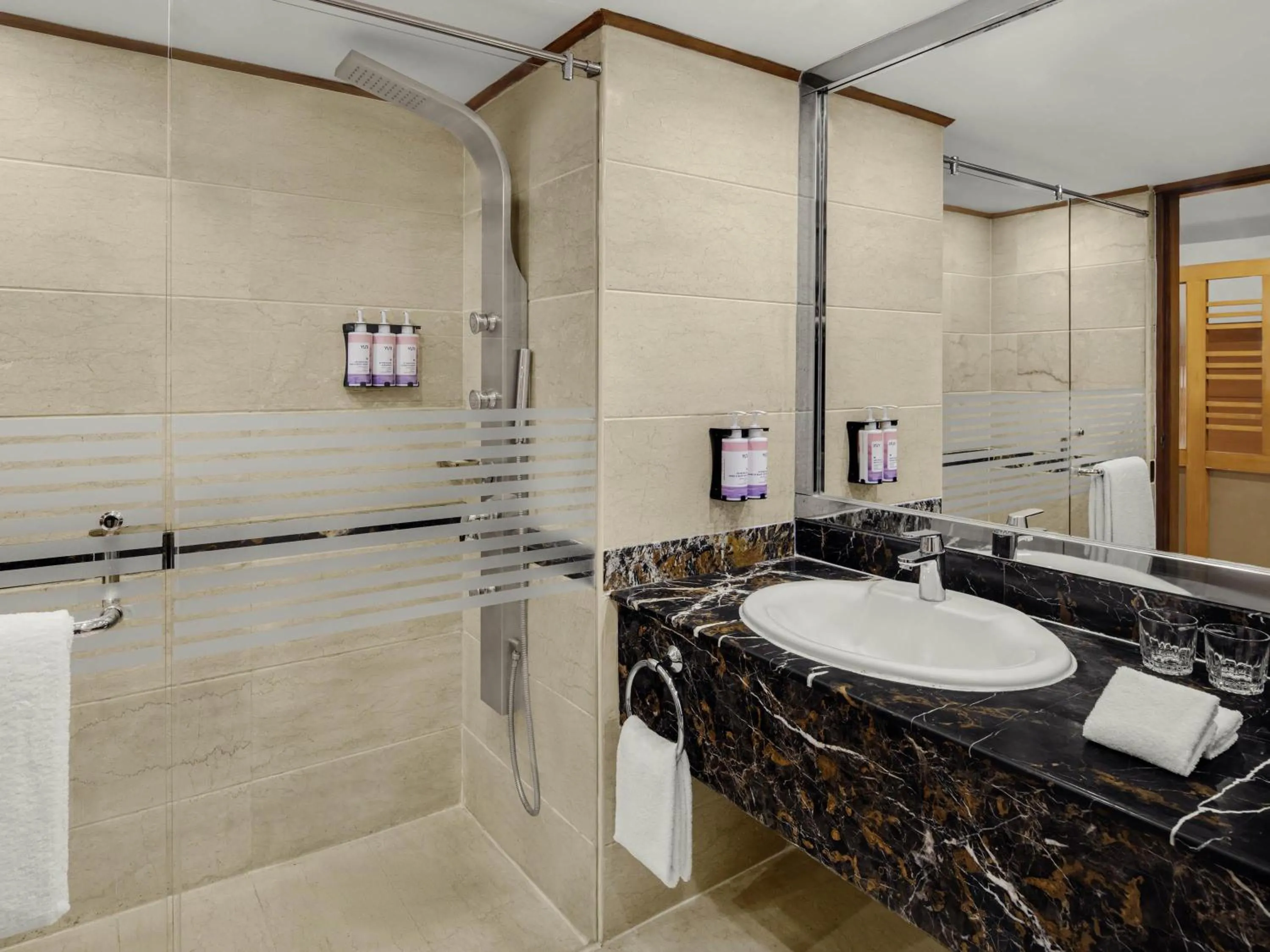 Bedroom in Mövenpick Hotel Karachi