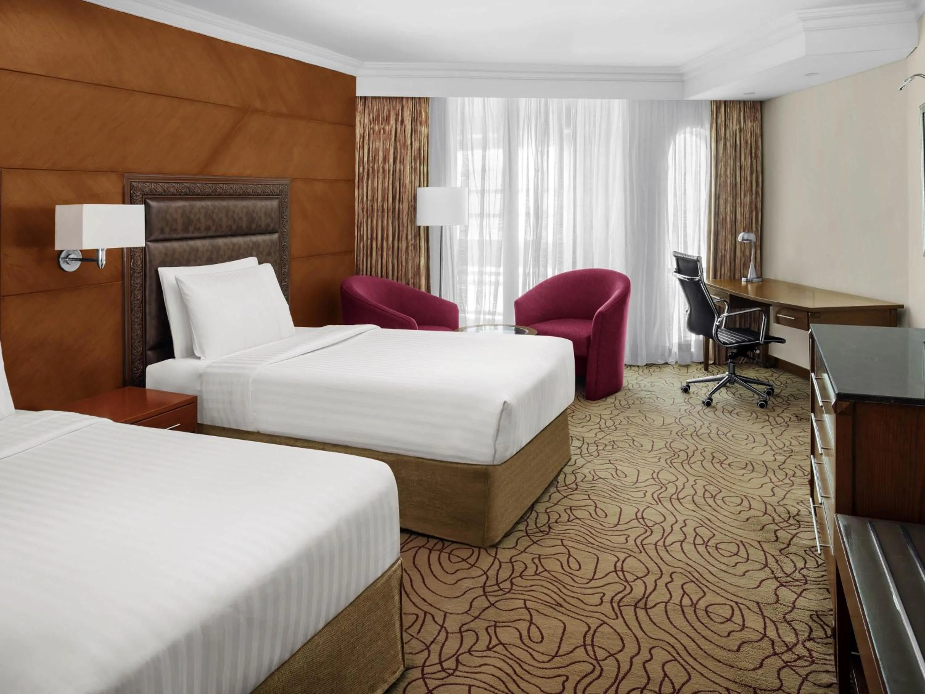 Bedroom, Bed in Mövenpick Hotel Karachi