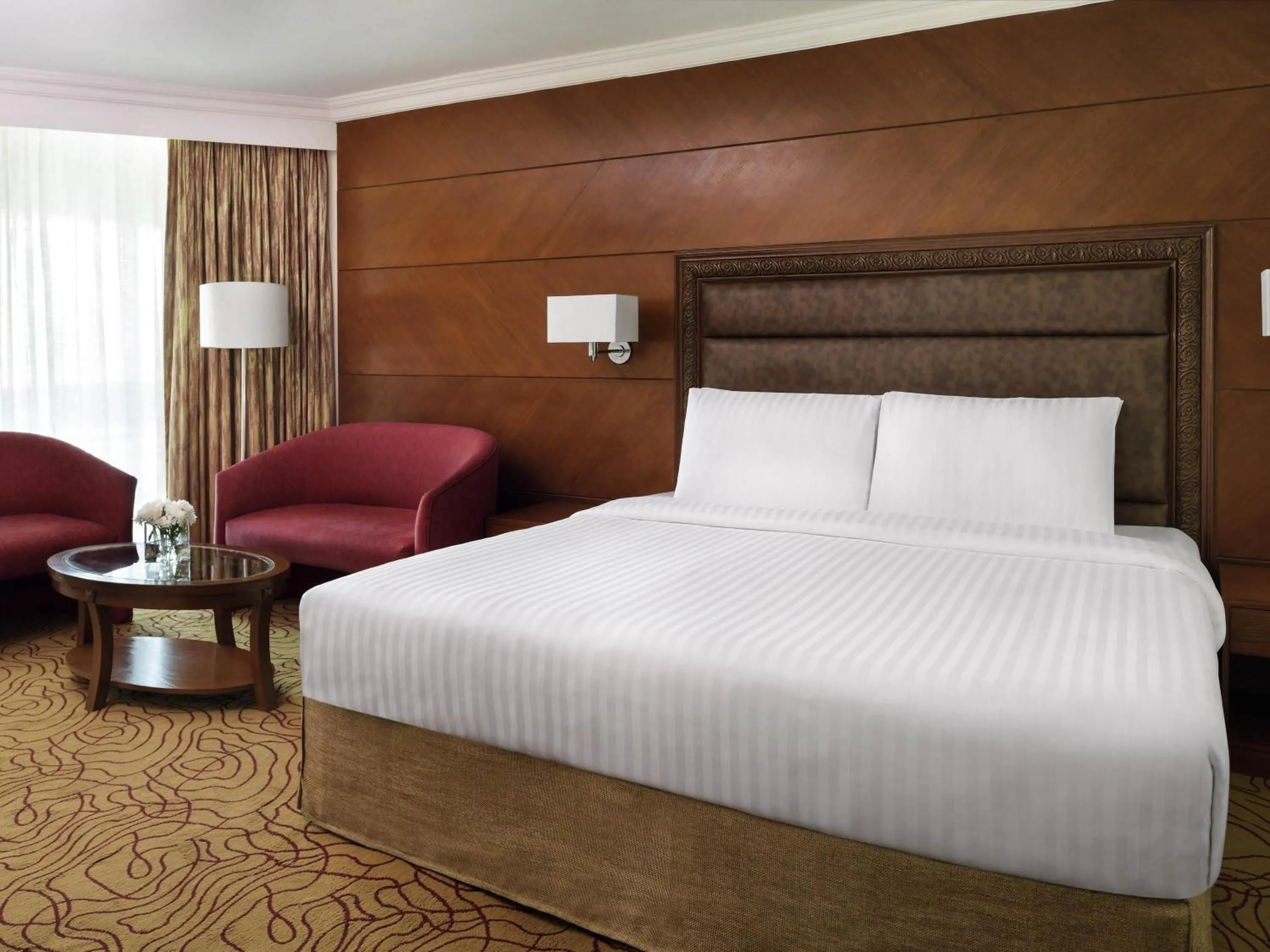 Bedroom, Bed in Mövenpick Hotel Karachi