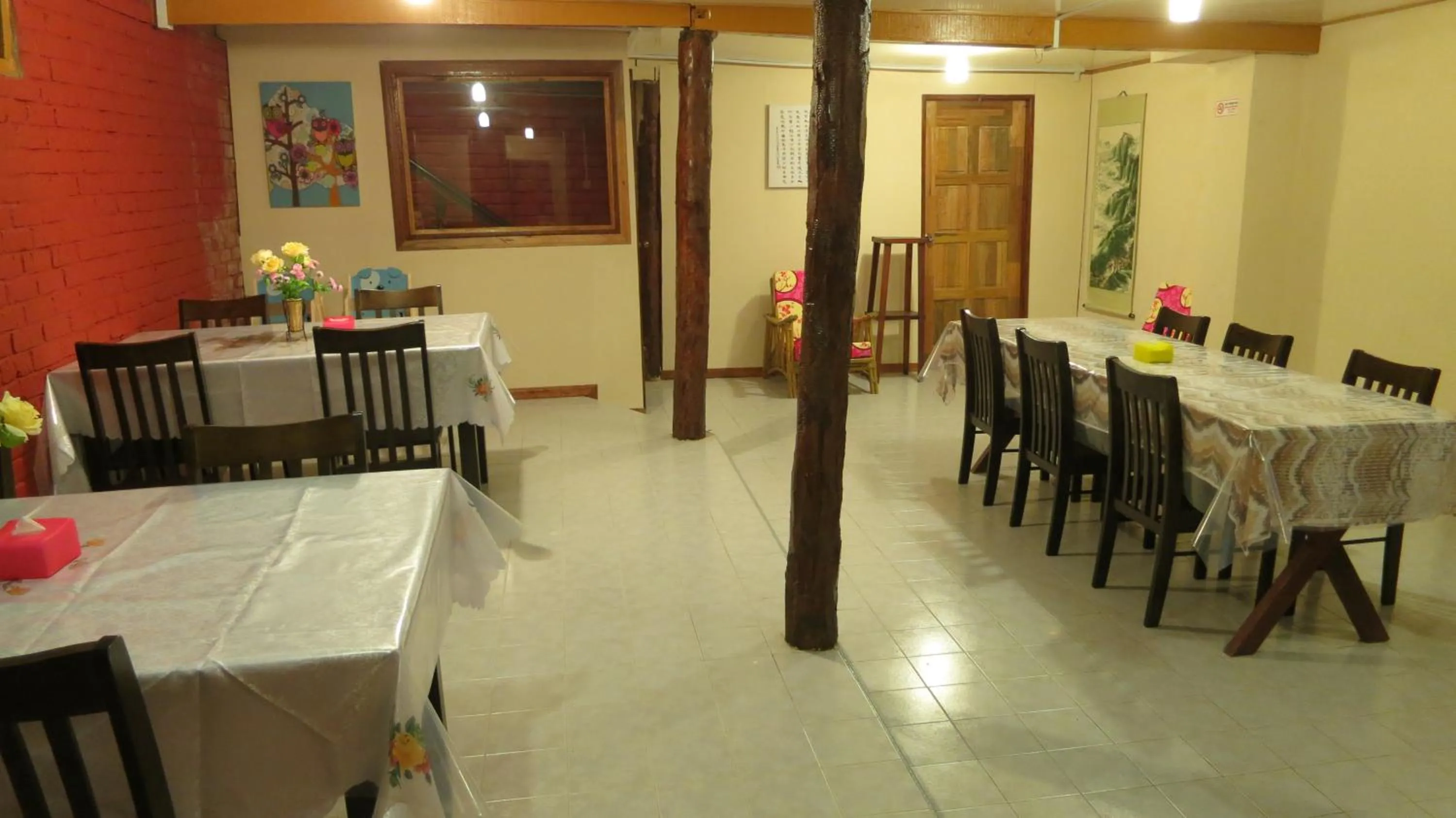 Restaurant/places to eat in Mile 36 Lodge