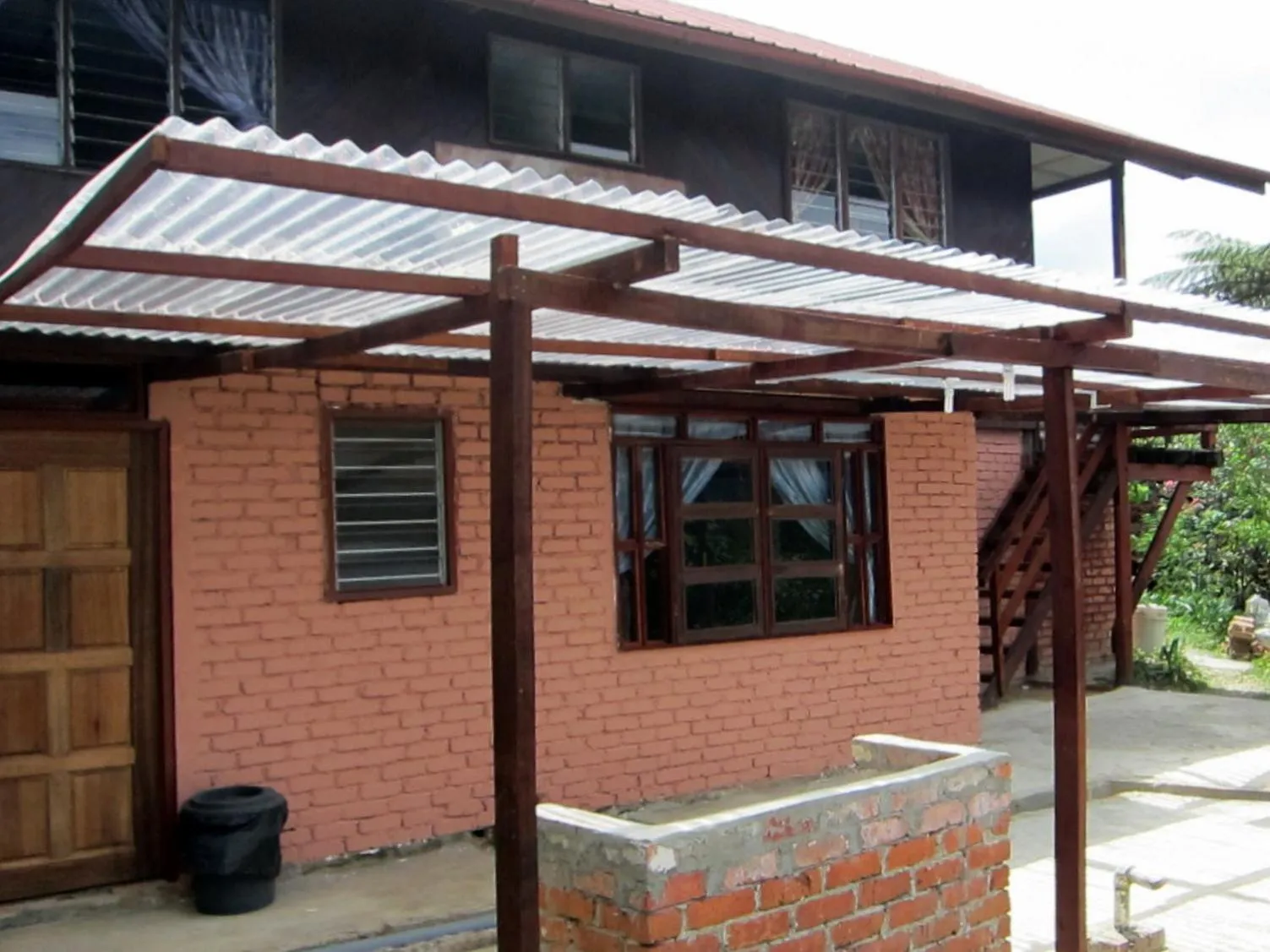 Facade/entrance in Mile 36 Lodge