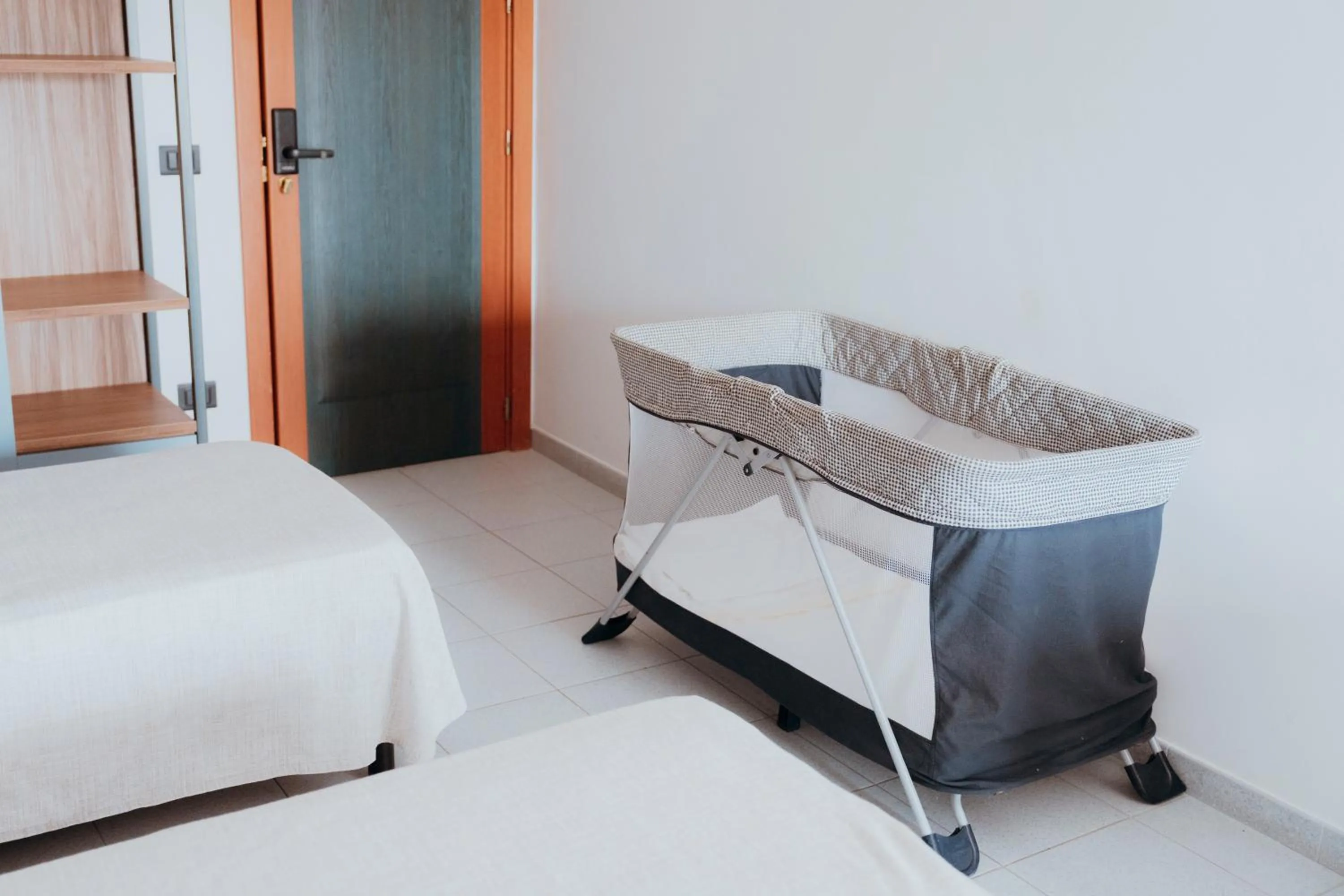 cot, Bed in Hotel Acquario