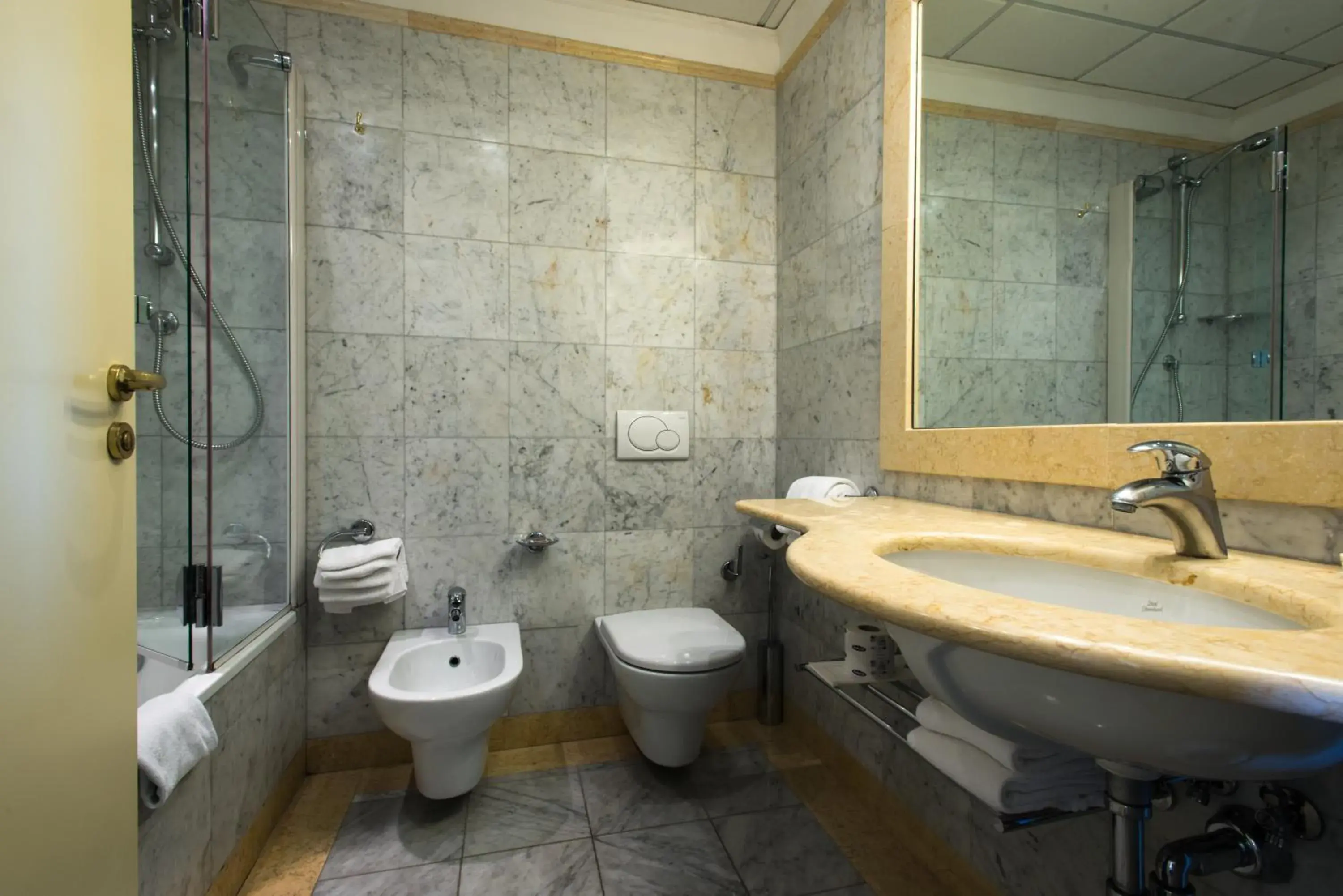 Deluxe Quadruple Room with Balcony in Hotel Villa Cappugi Deluxe Quadruple Room with Balcony in Hotel Villa Cappugi